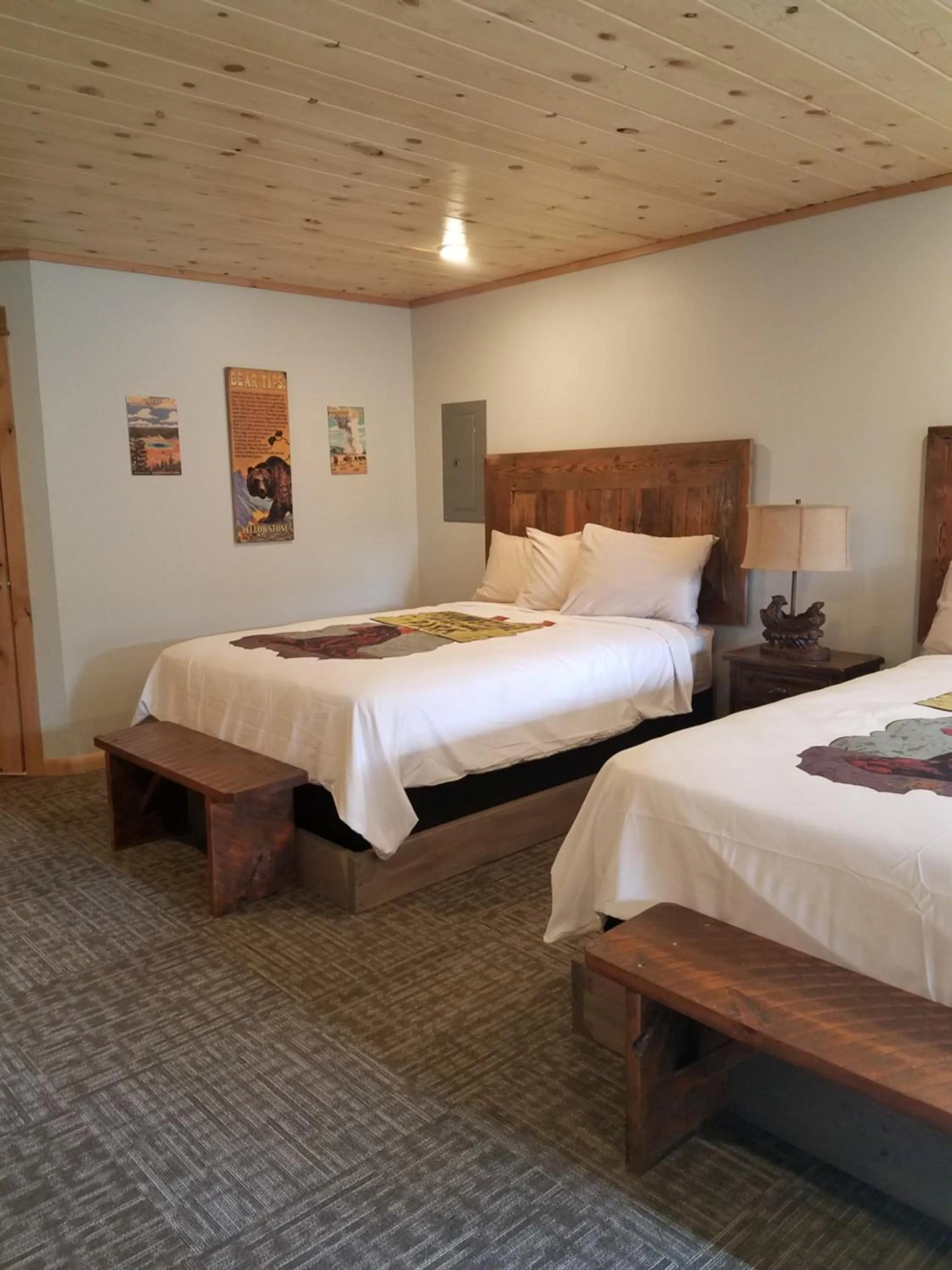 Photo of the whole room in 406 Lodge at Yellowstone