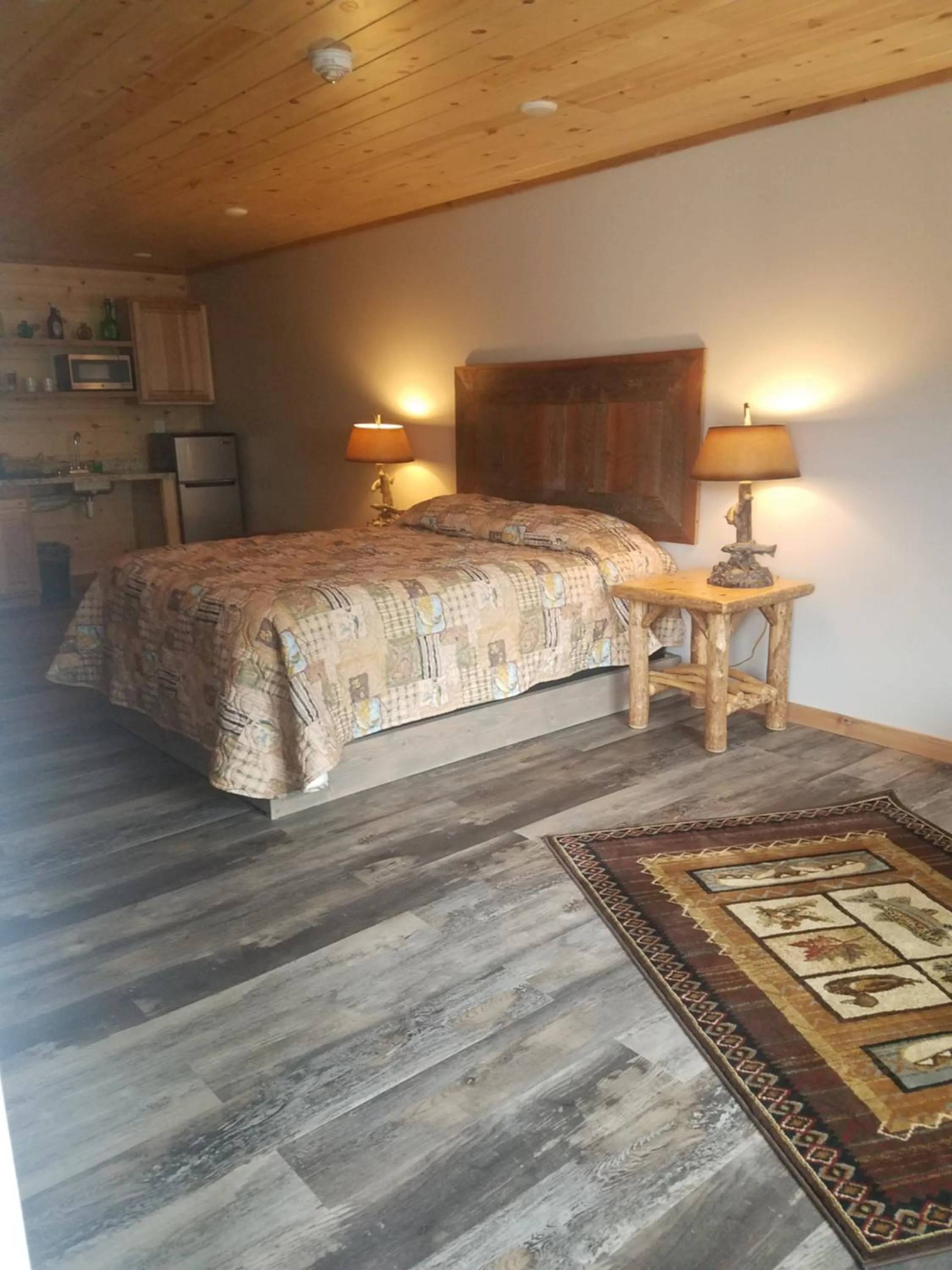 Photo of the whole room in 406 Lodge at Yellowstone