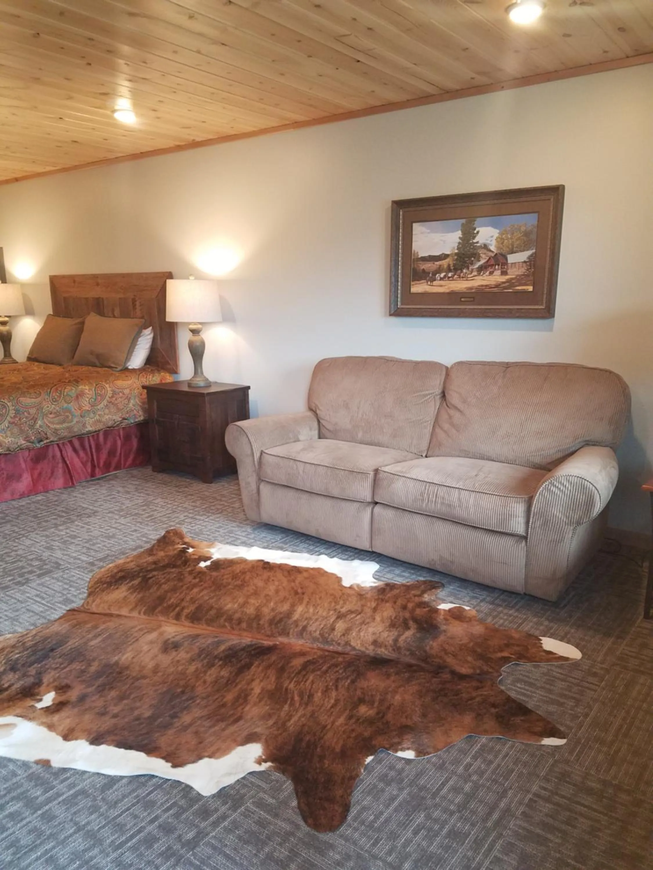 Seating area in 406 Lodge at Yellowstone