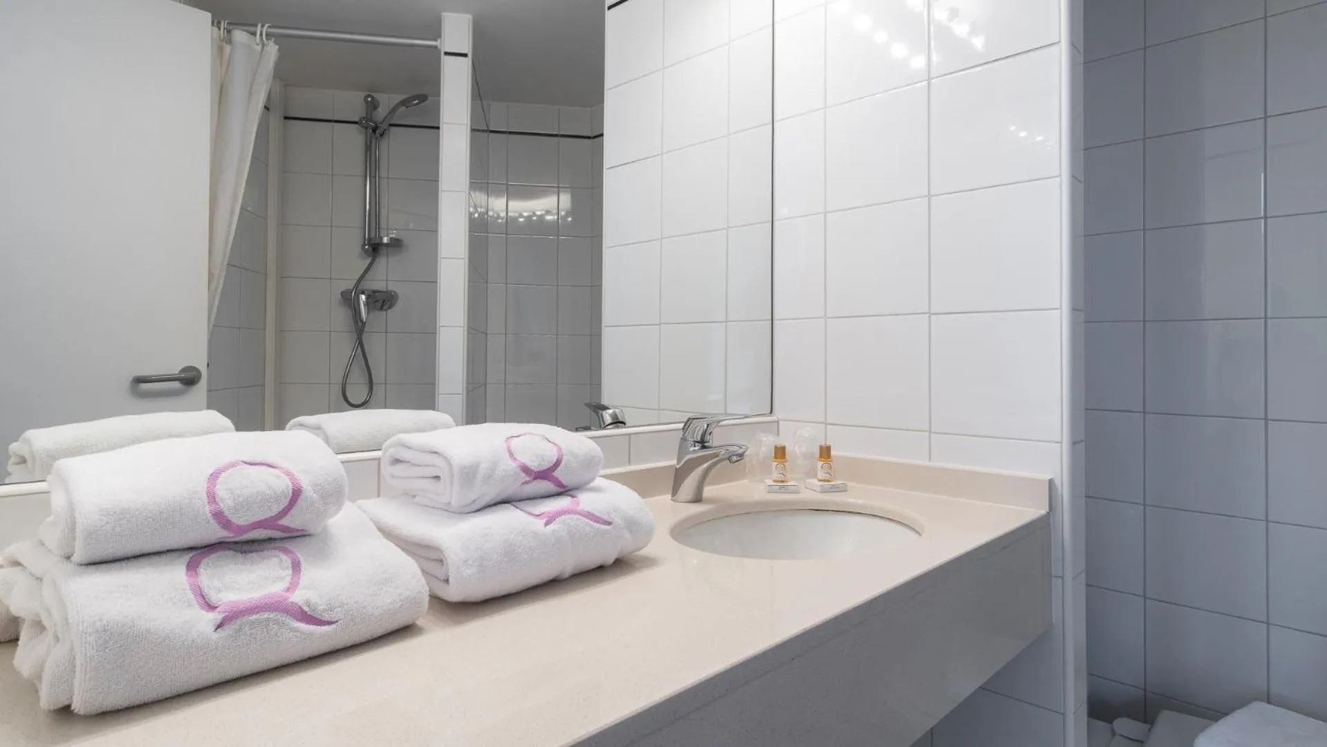 Bathroom in Hôtel Ours Blanc - Centre