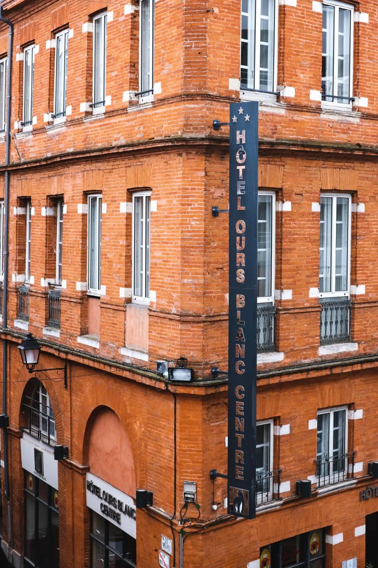 Property building in Hôtel Ours Blanc - Centre