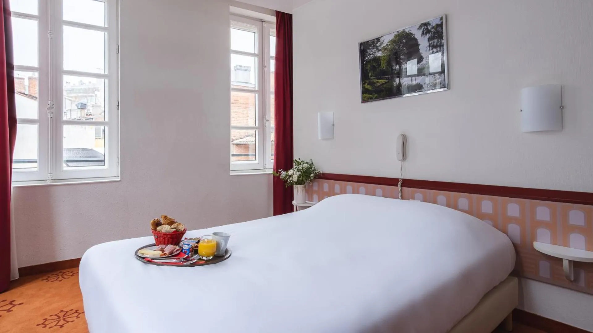 Bed in Hôtel Ours Blanc - Centre