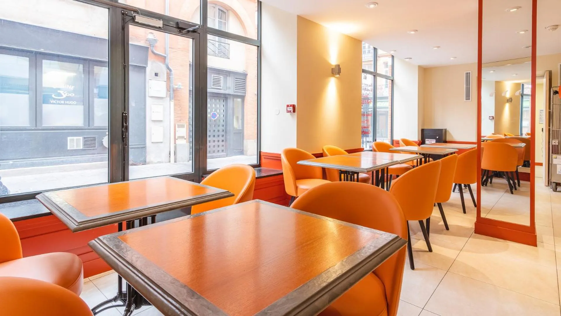 Restaurant/places to eat in Hôtel Ours Blanc - Centre