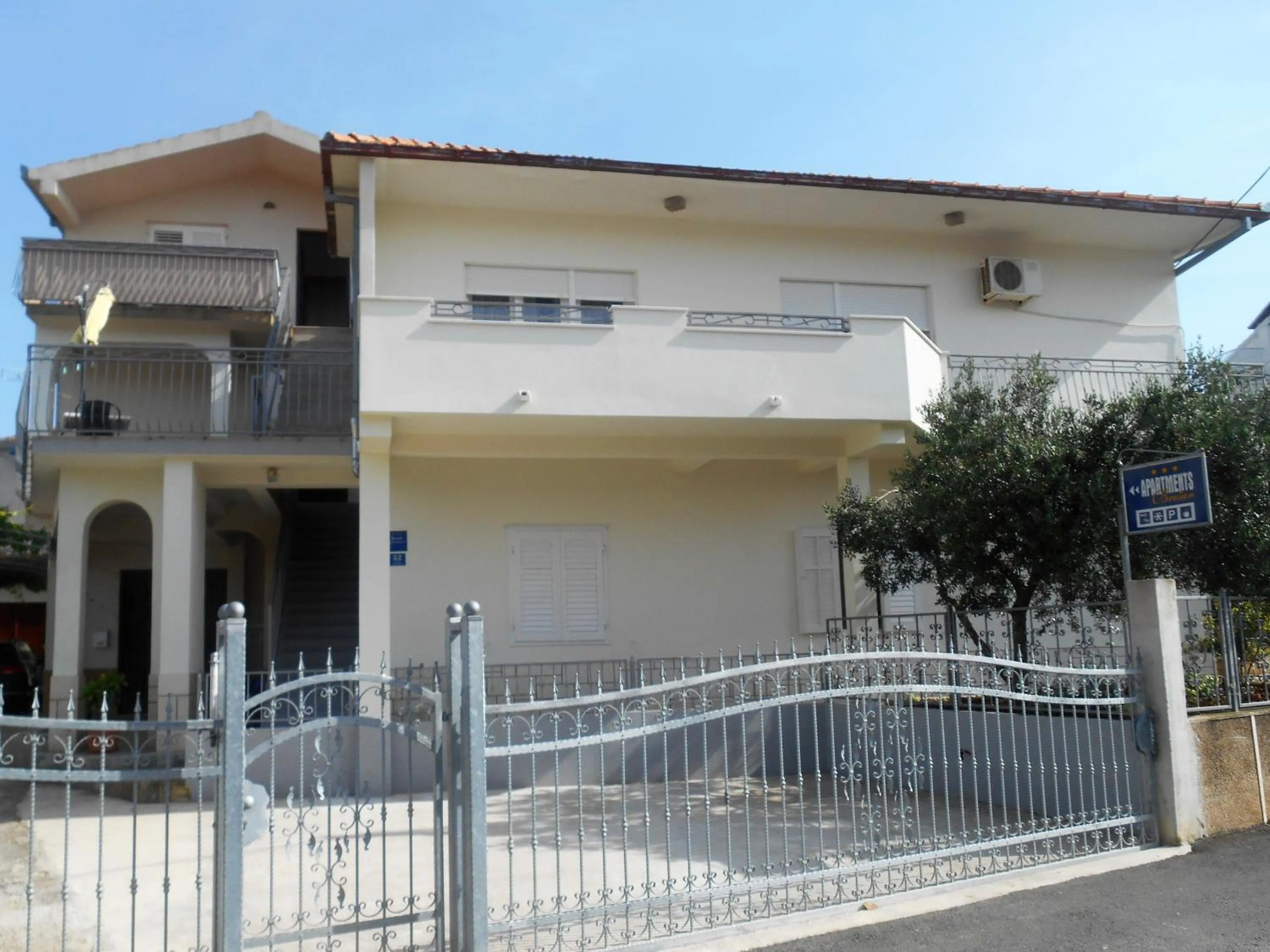 Property building in Apartments Brešan