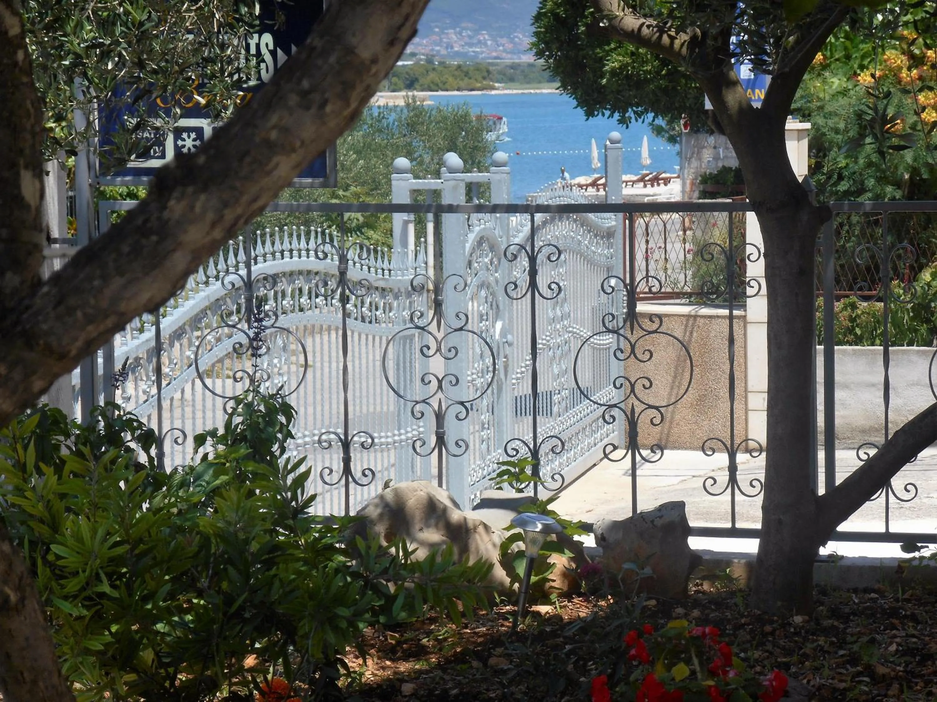 Facade/entrance in Apartments Brešan