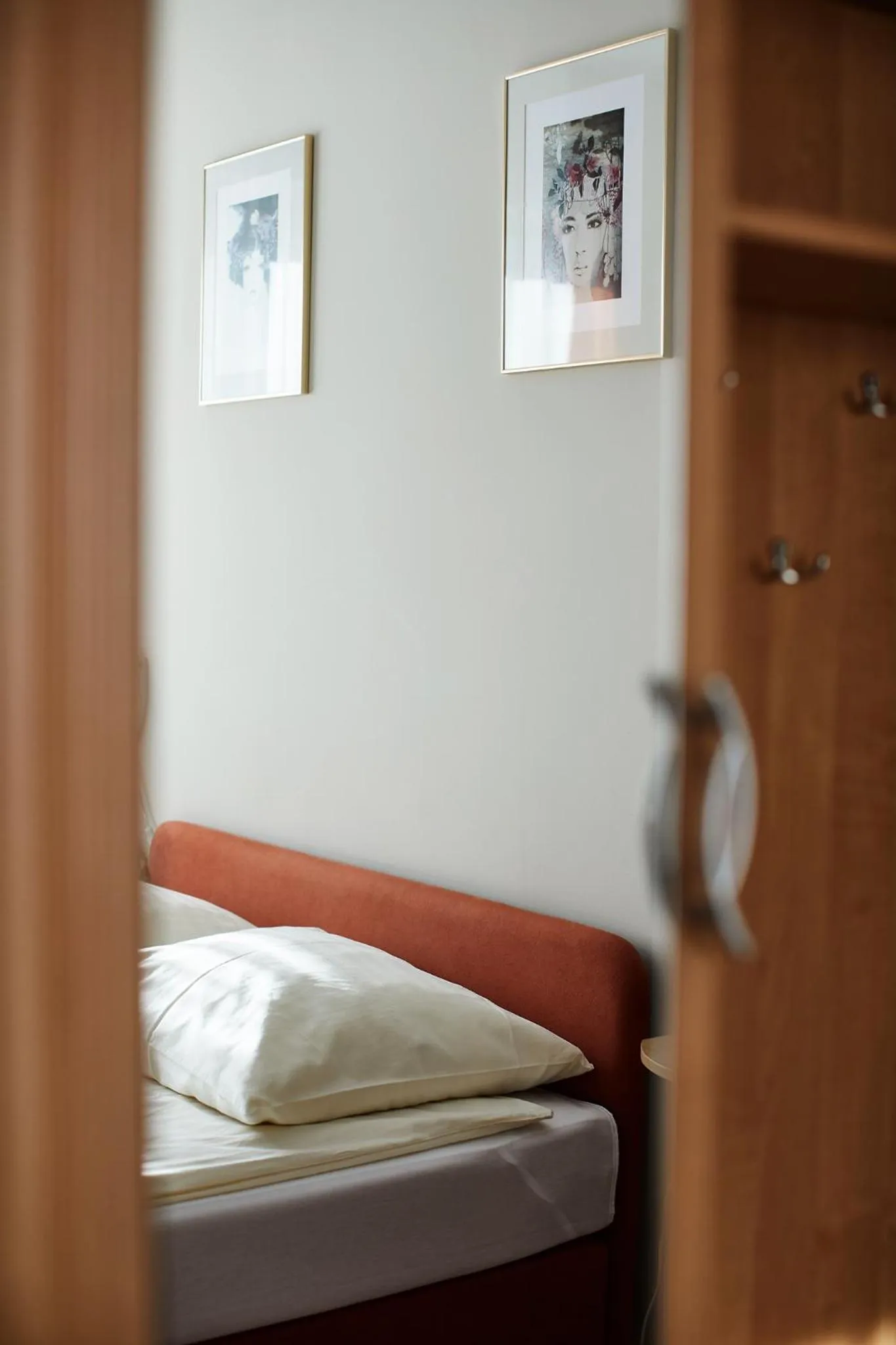 Decorative detail, Bed in Hotel Włókniarz