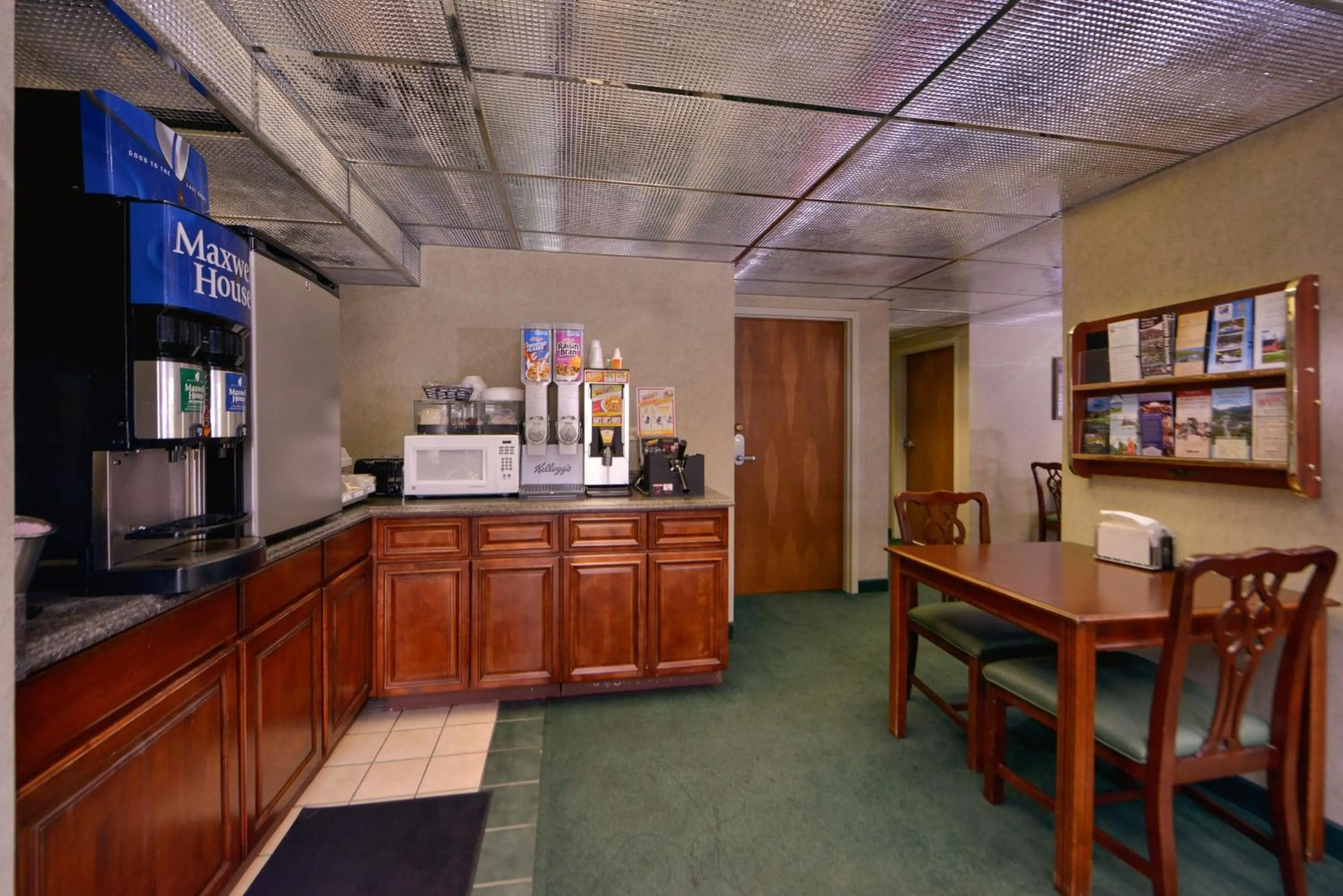 Lobby or reception in Nations Inn - West Jefferson