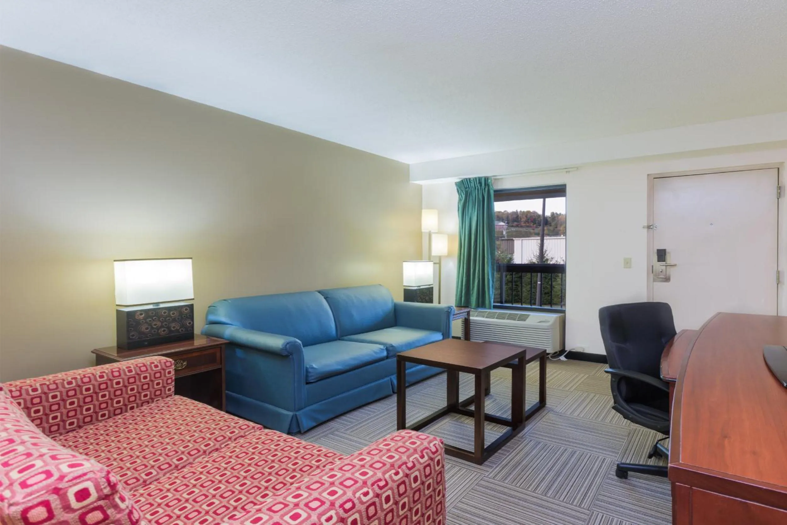 Living room in Nations Inn - West Jefferson