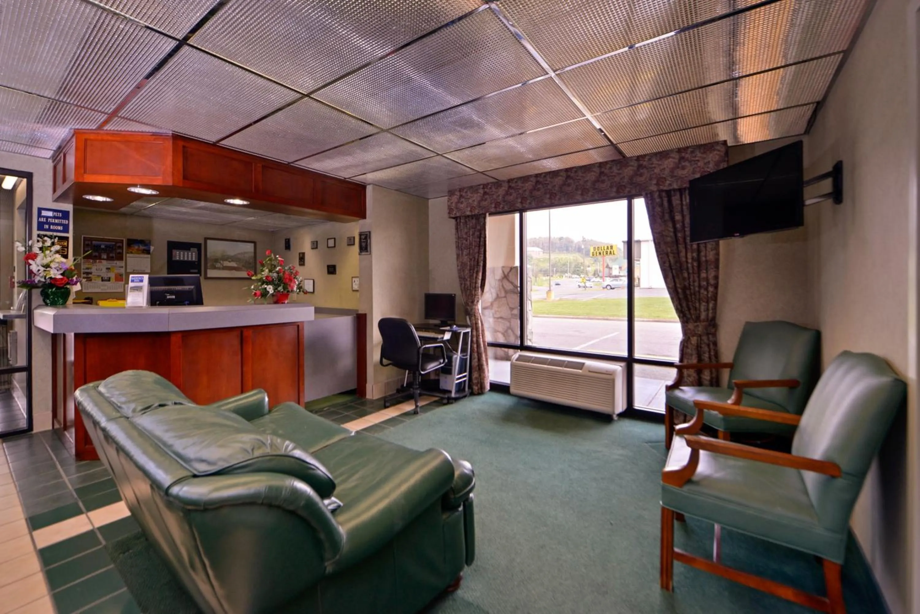 Lobby or reception in Nations Inn - West Jefferson