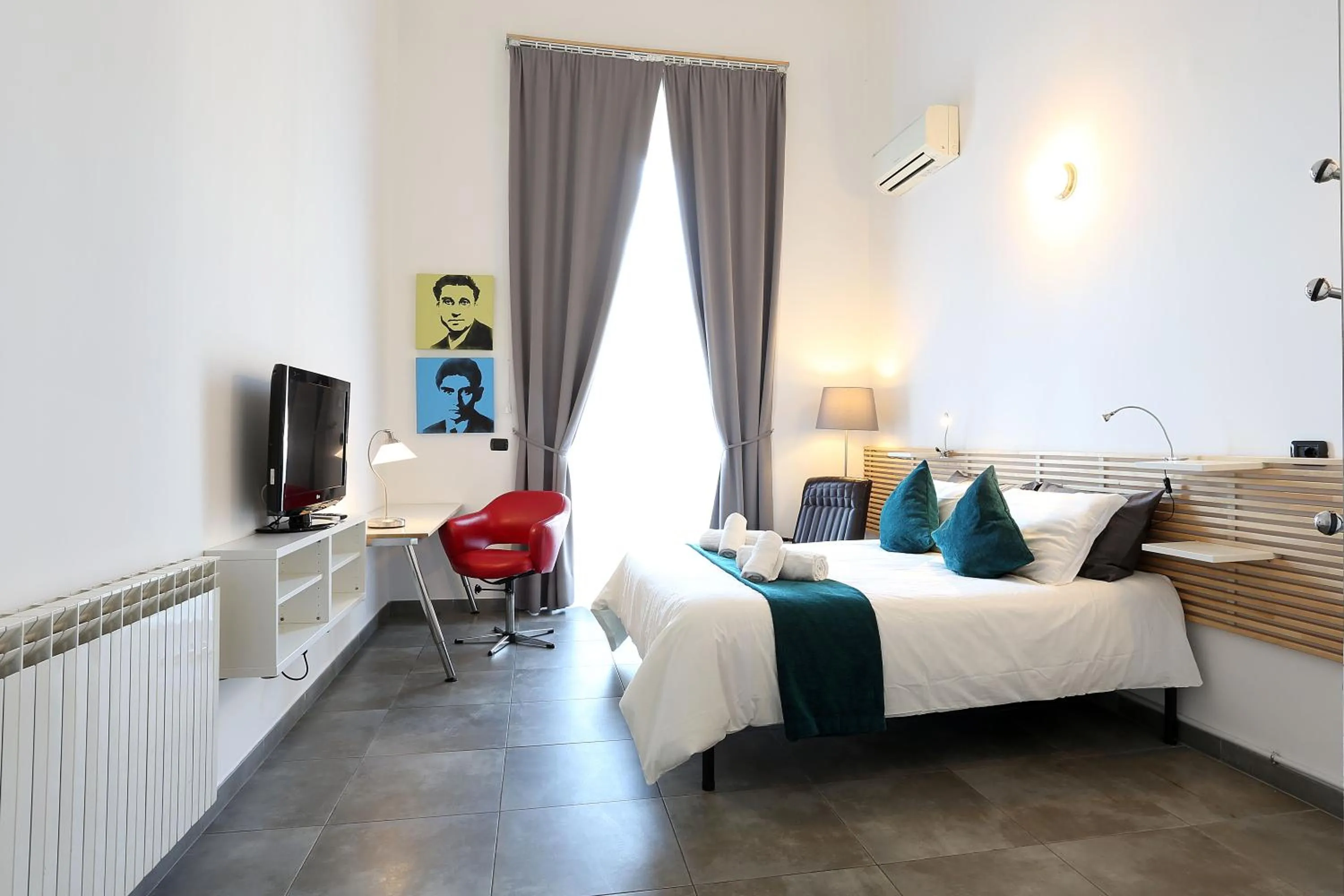 City view, Bed in Mr Frills