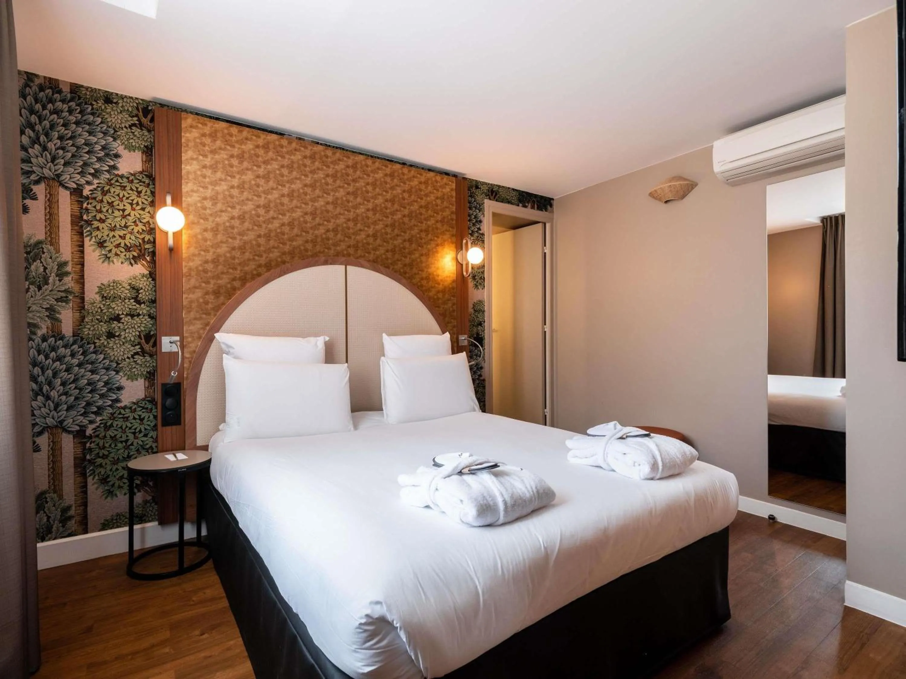 Bedroom, Bed in Mercure Paris Ouest Saint Germain
