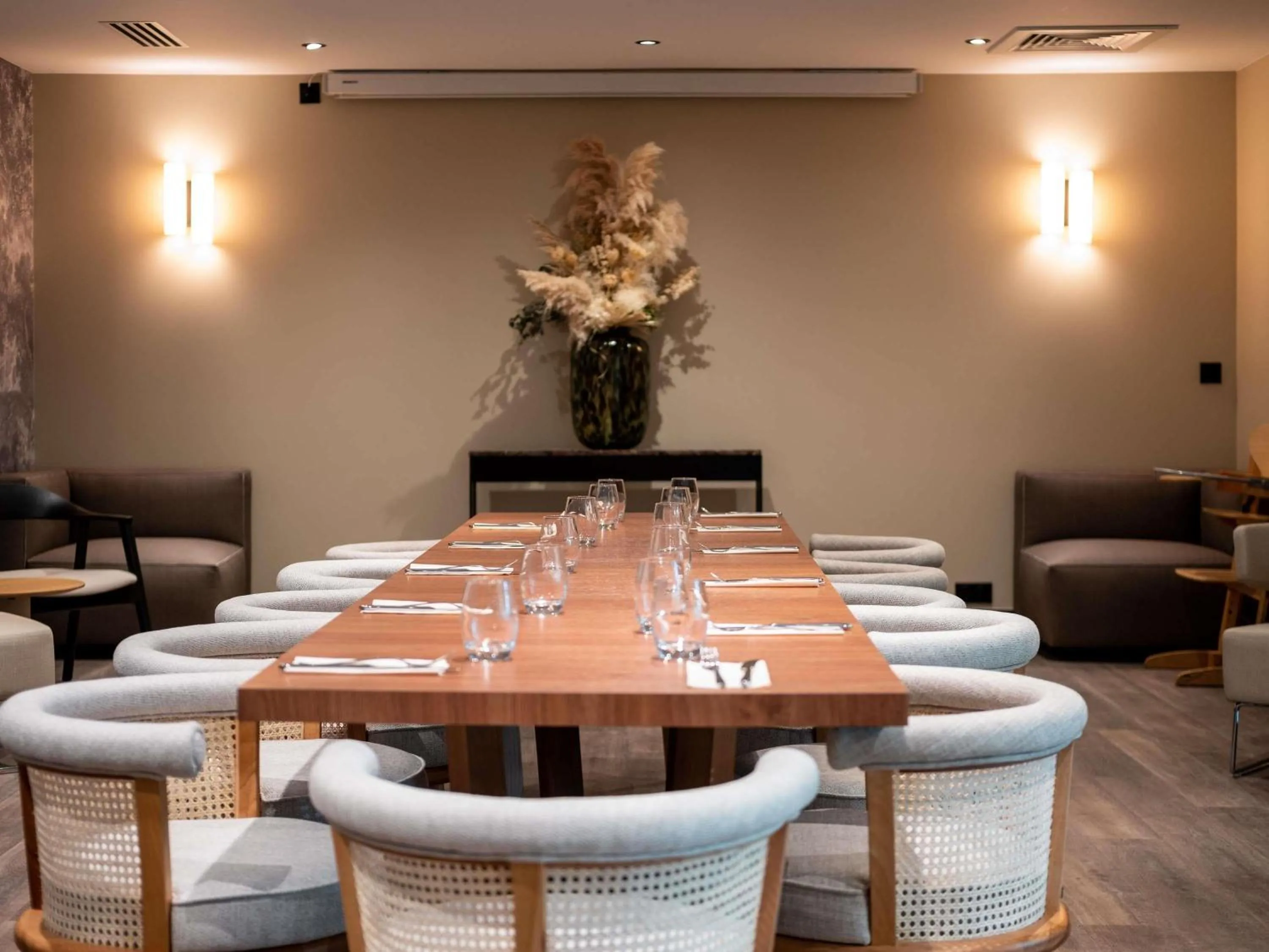 Property building in Mercure Paris Ouest Saint Germain