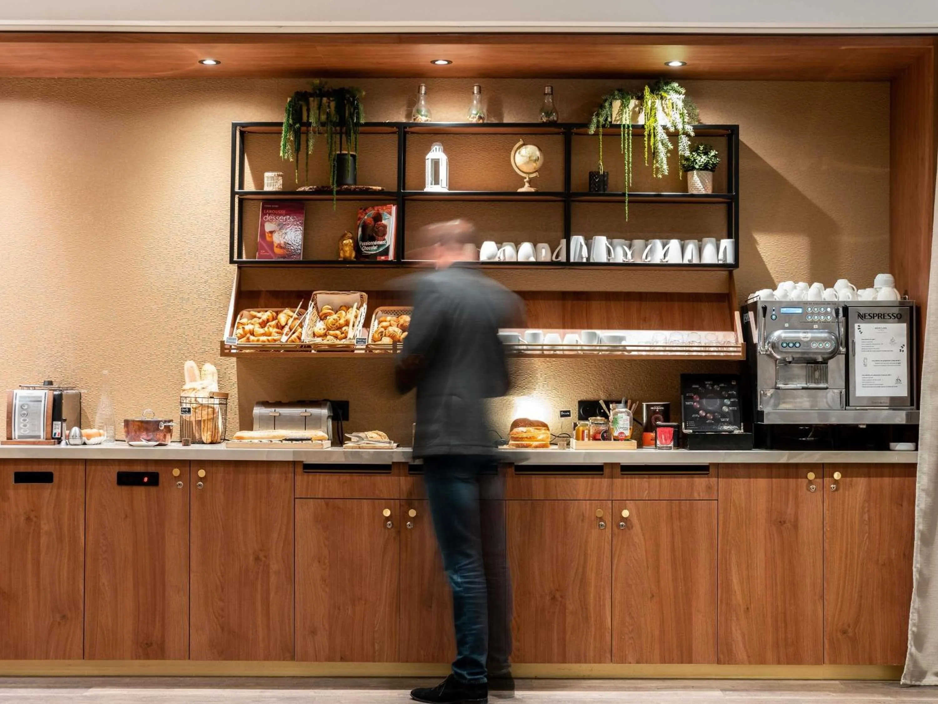 Breakfast in Mercure Paris Ouest Saint Germain