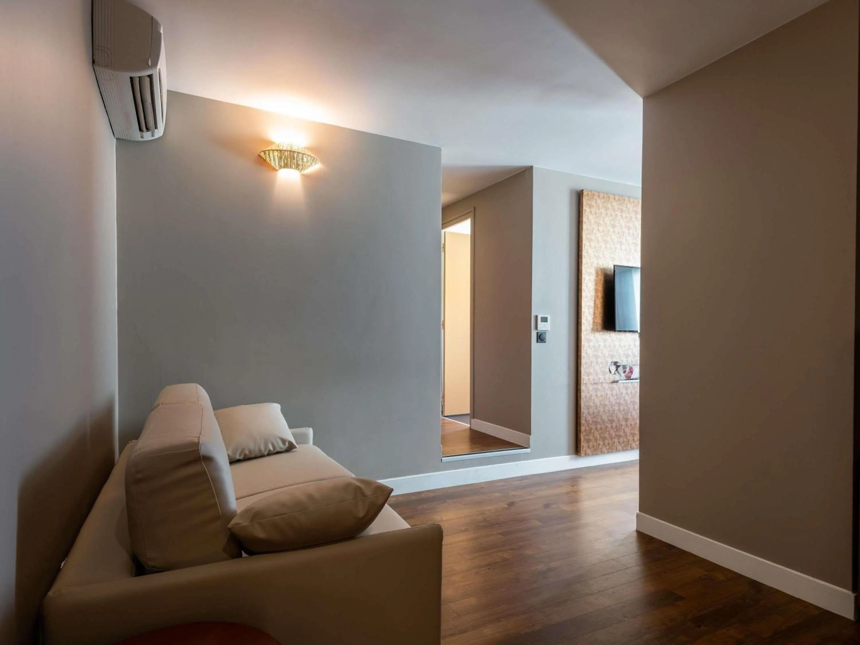 Bedroom in Mercure Paris Ouest Saint Germain