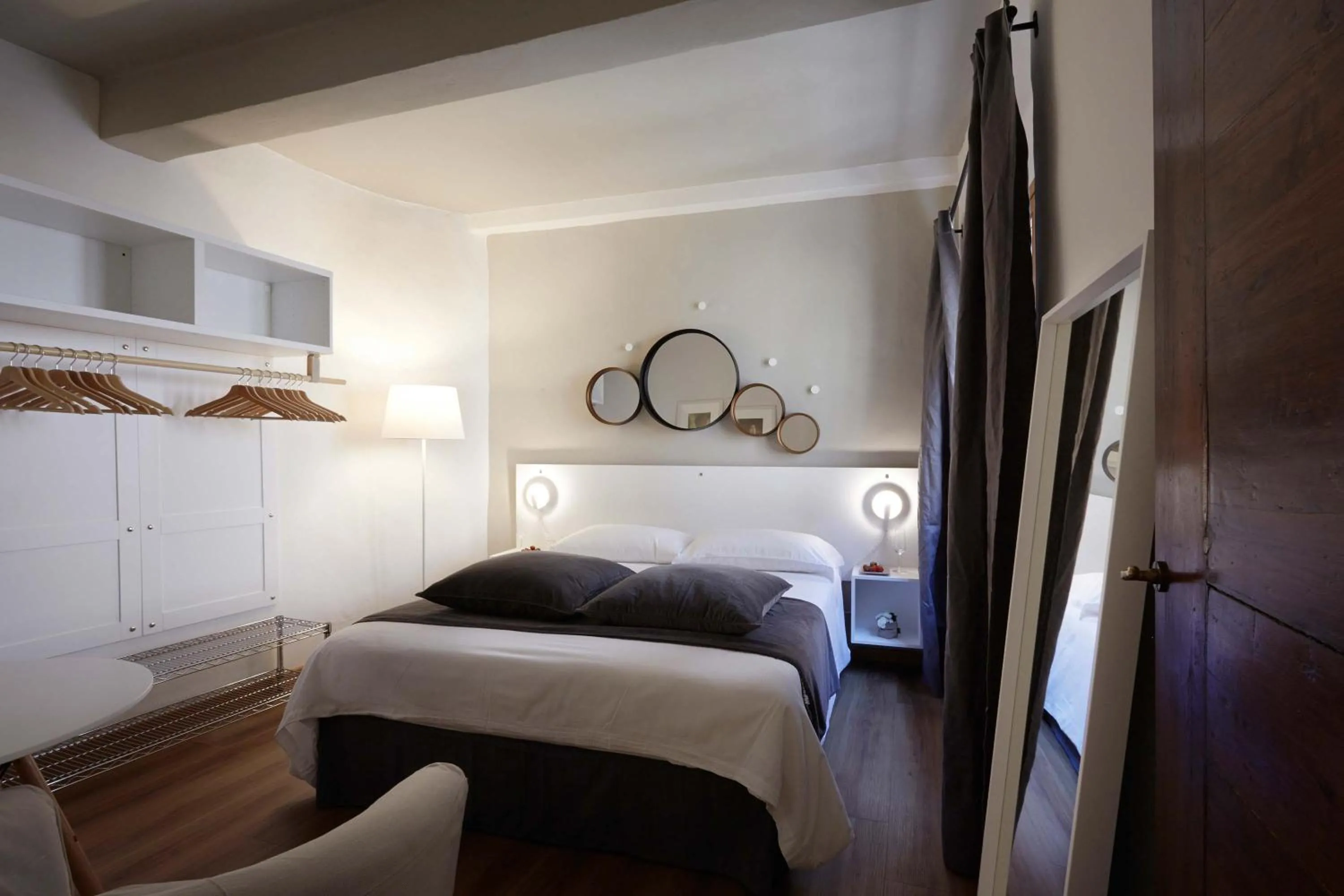Photo of the whole room, Bed in Yome - Your Home in Florence