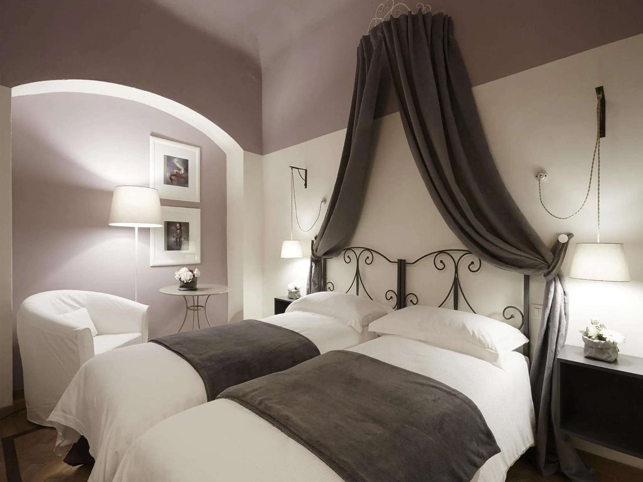 Photo of the whole room, Bed in Yome - Your Home in Florence