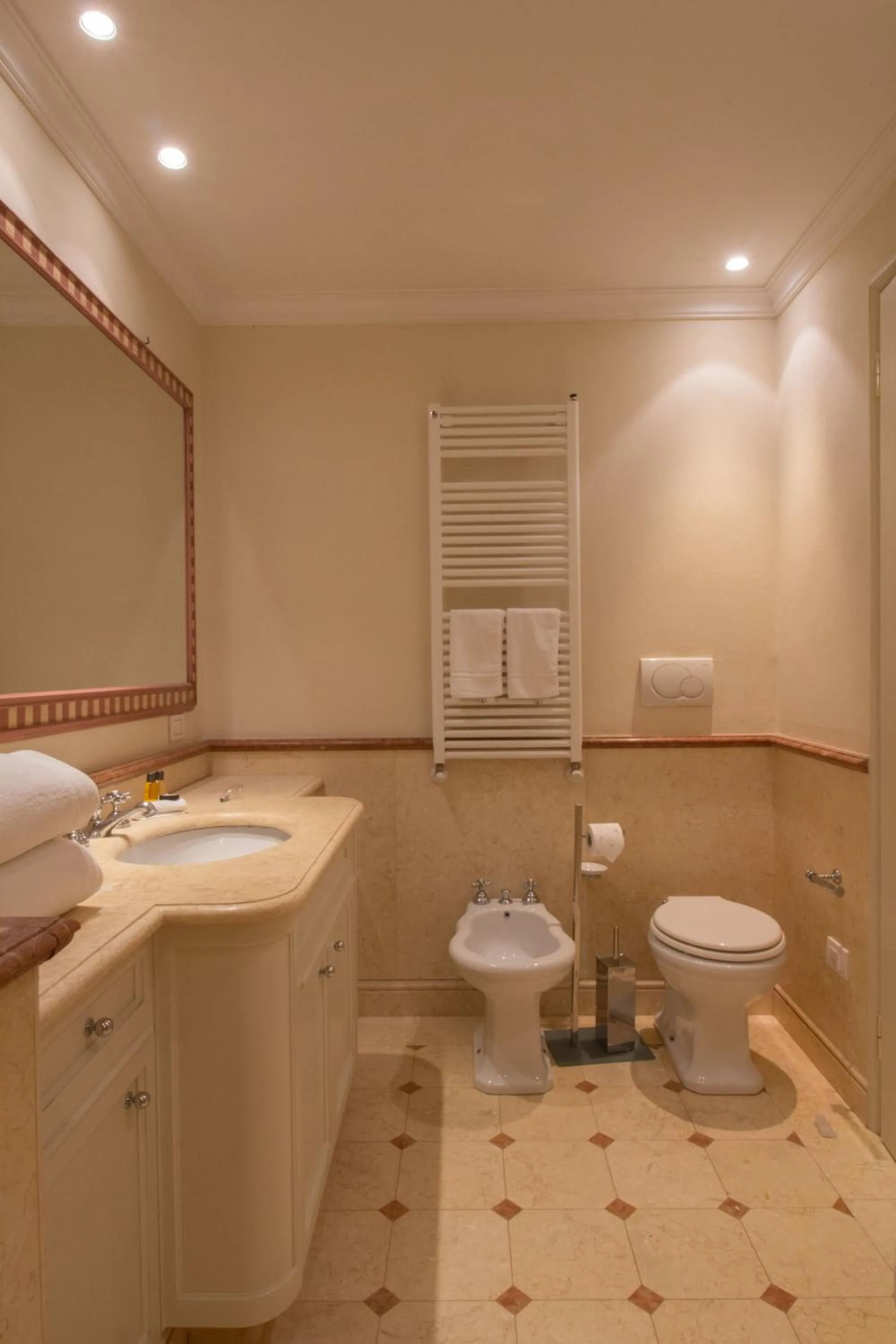 Toilet in Yome - Your Home in Florence