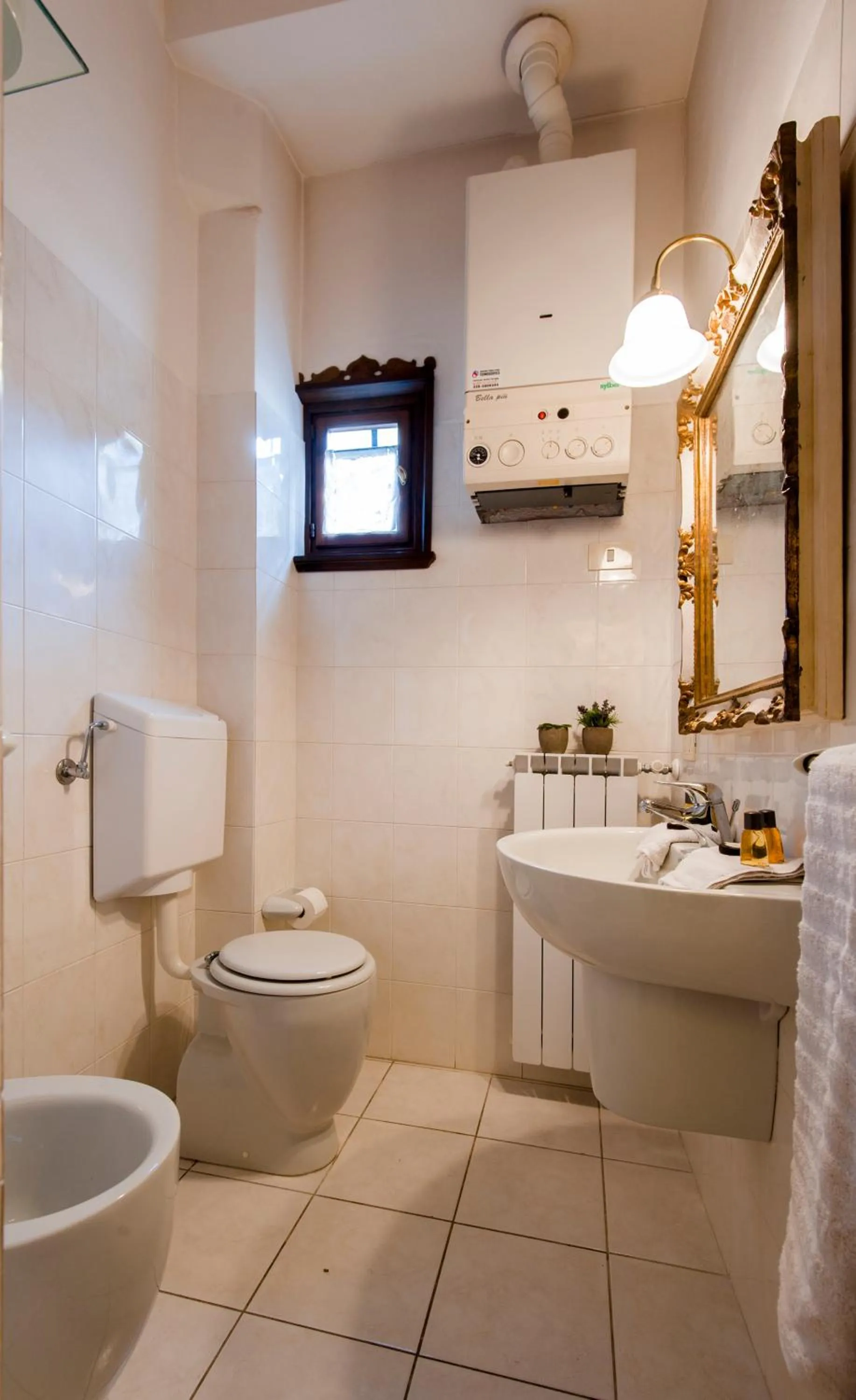 Toilet in Yome - Your Home in Florence