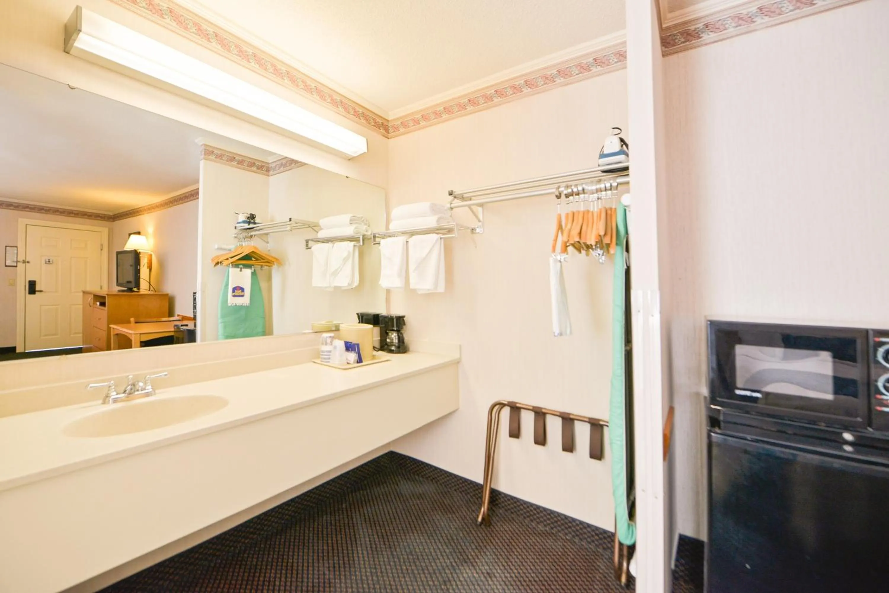 Bathroom in Days Inn by Wyndham Jefferson