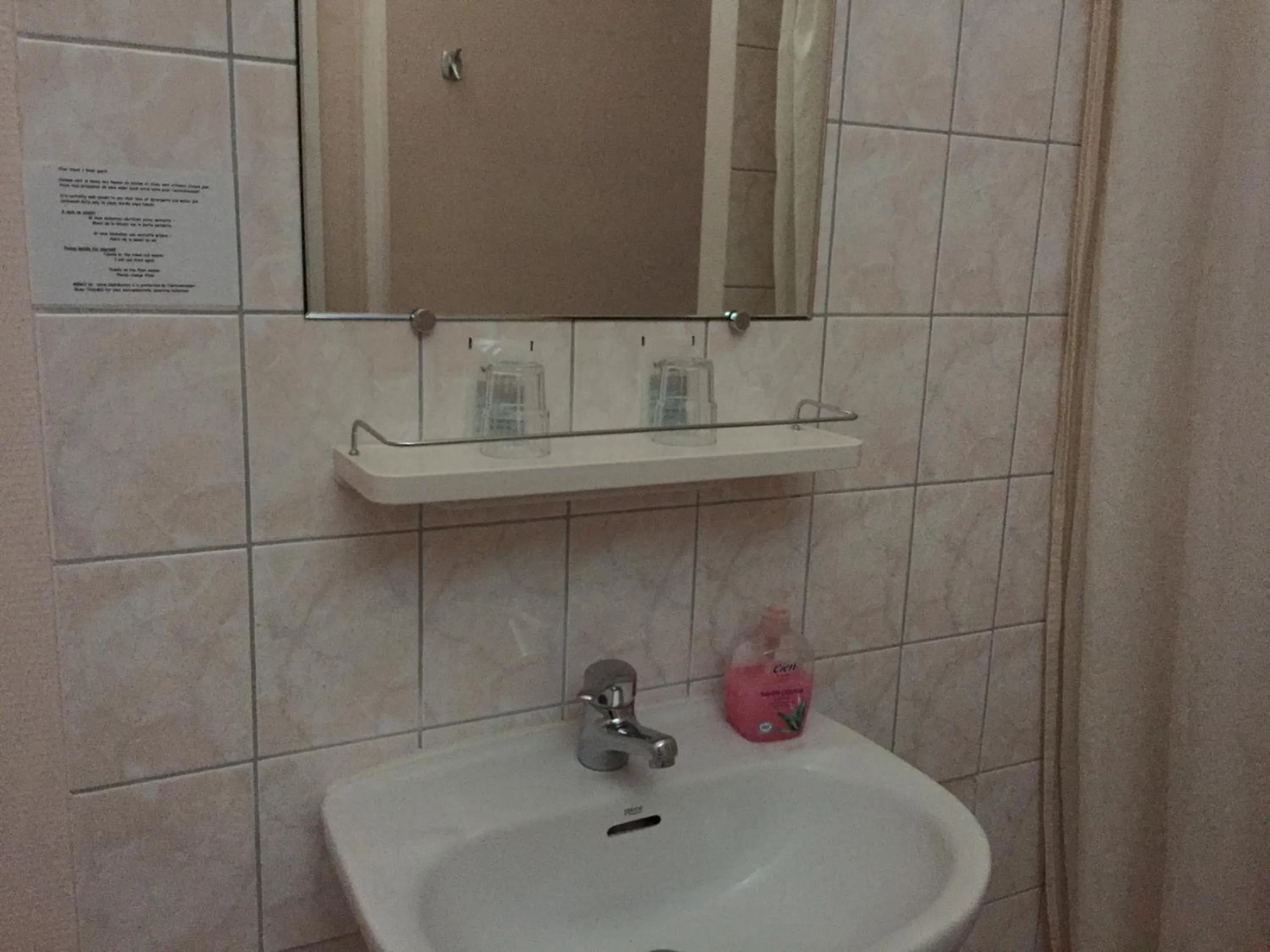 Bathroom in Hôtel de L'Avenue