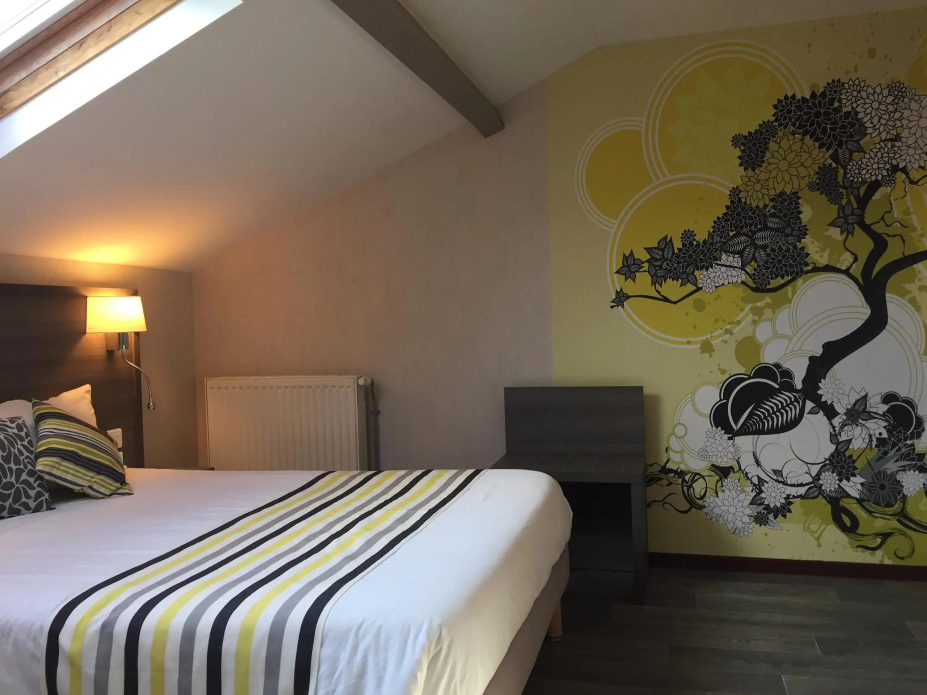 Decorative detail, Bed in Hôtel de L'Avenue