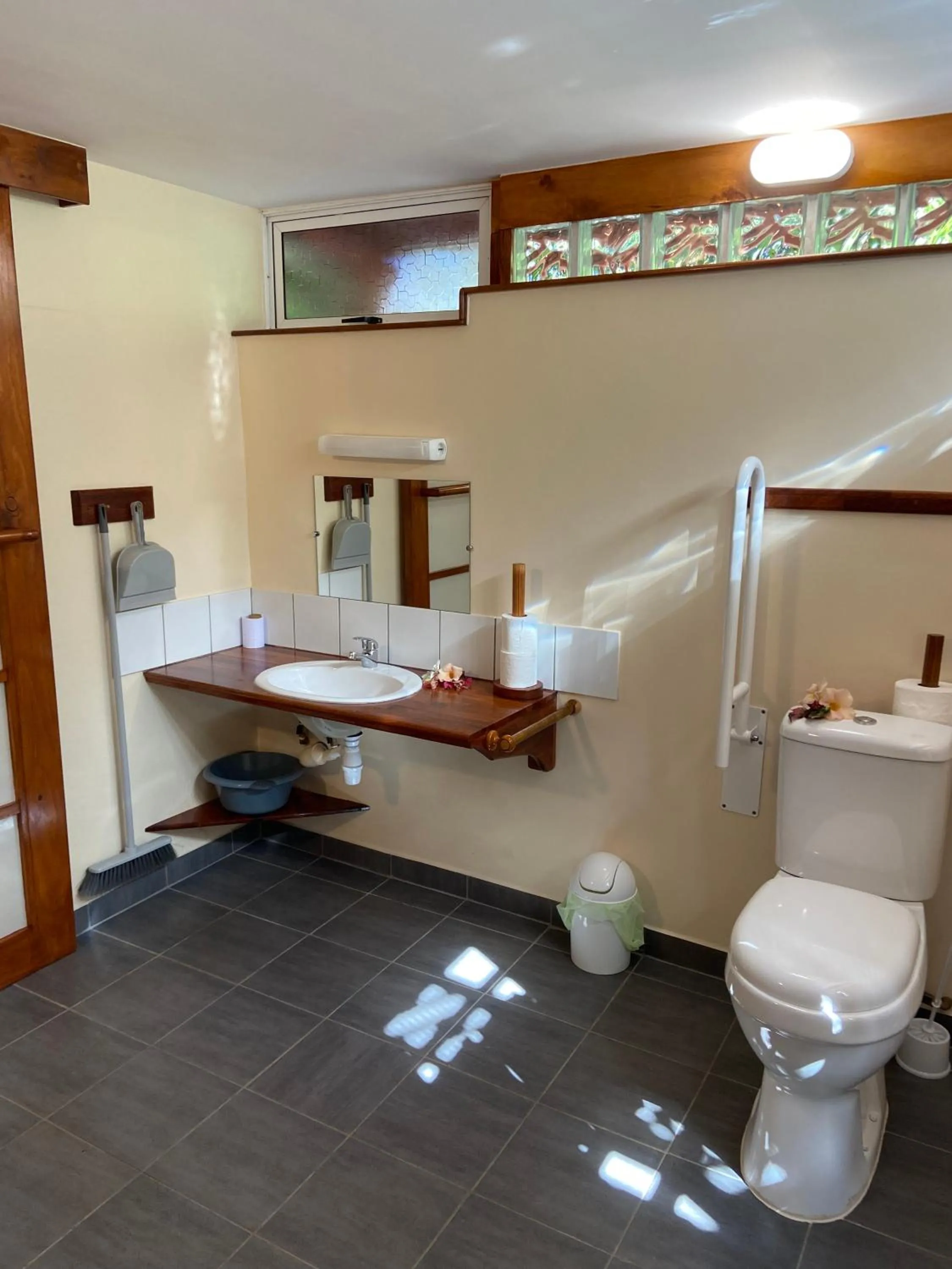 Bathroom in BORA BORA HOLIDAY'S LODGE