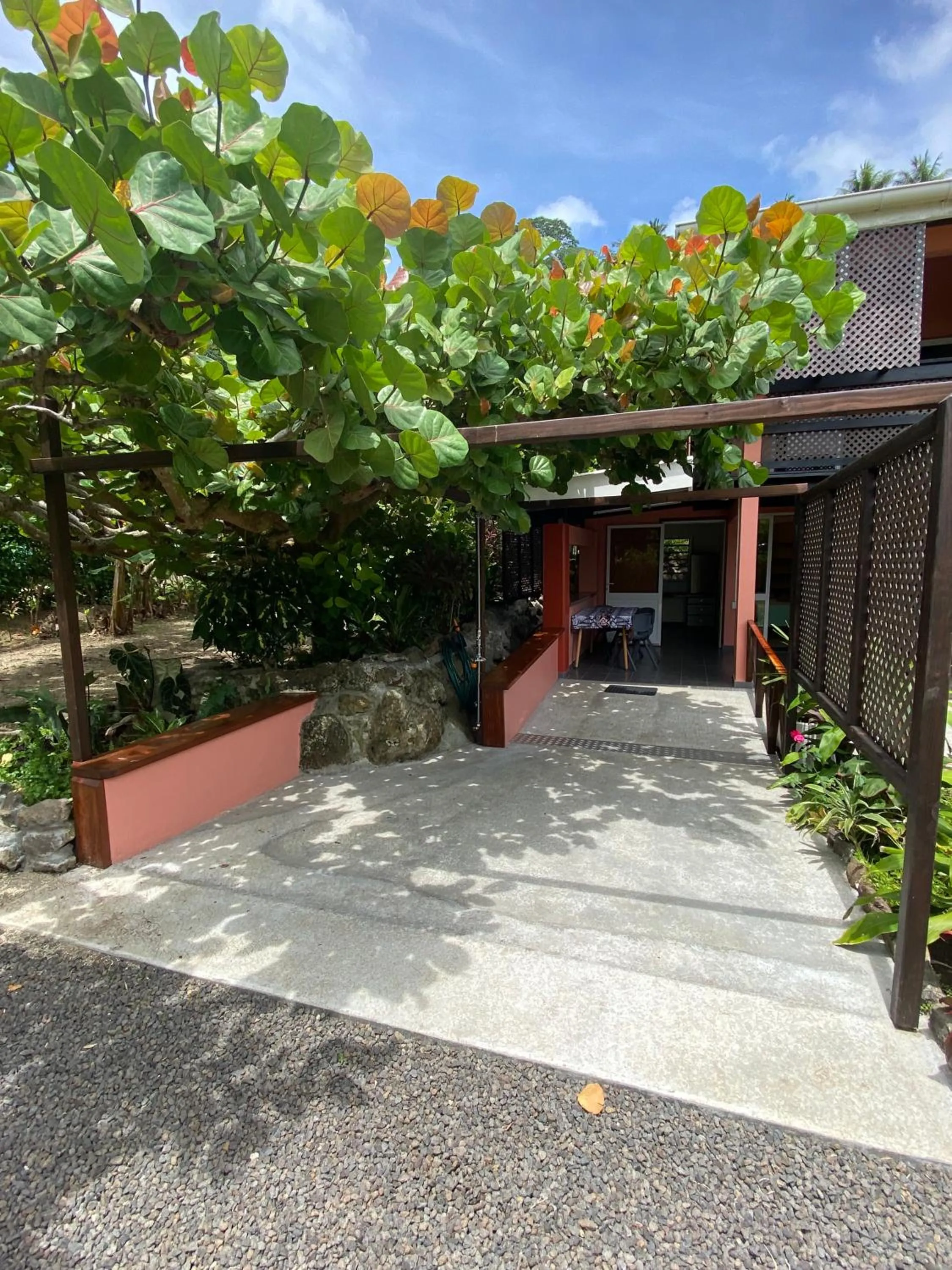 Facade/entrance in BORA BORA HOLIDAY'S LODGE