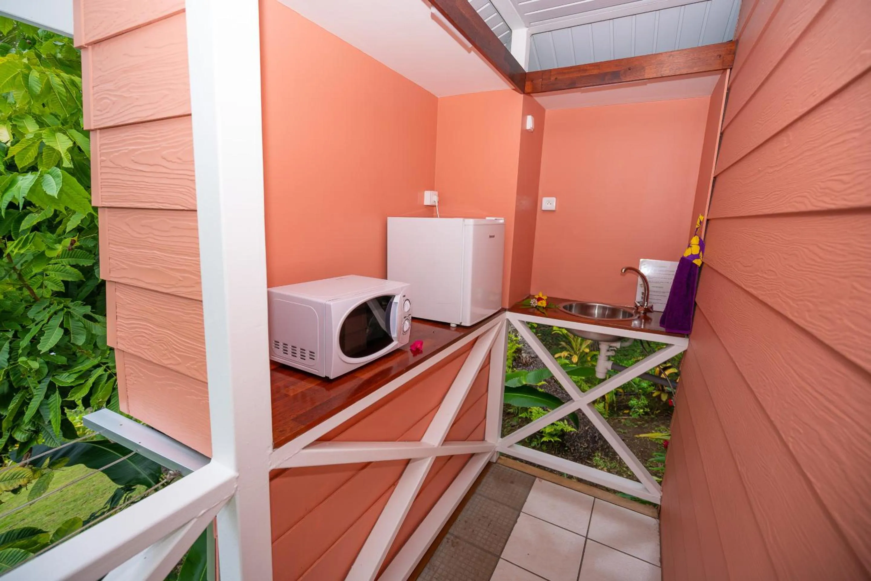 Kitchen or kitchenette in BORA BORA HOLIDAY'S LODGE