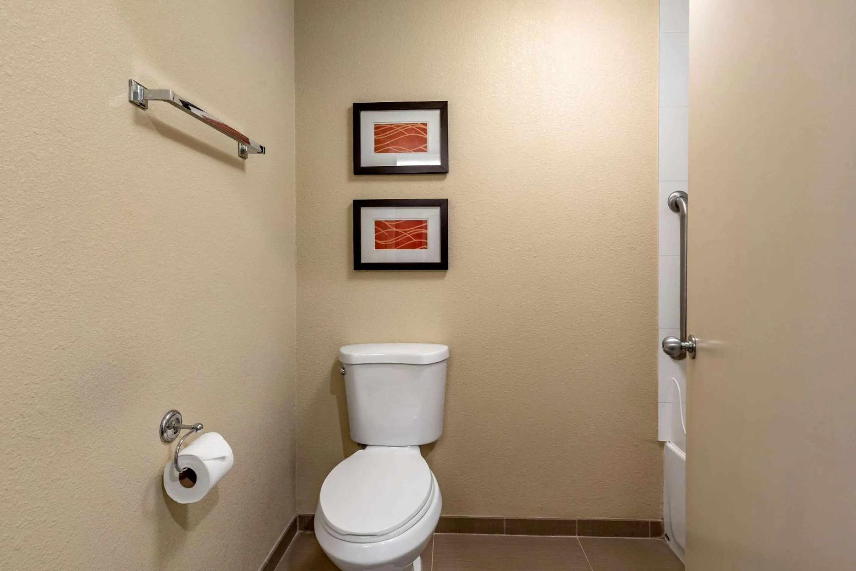 Bathroom in Comfort Inn Roseburg