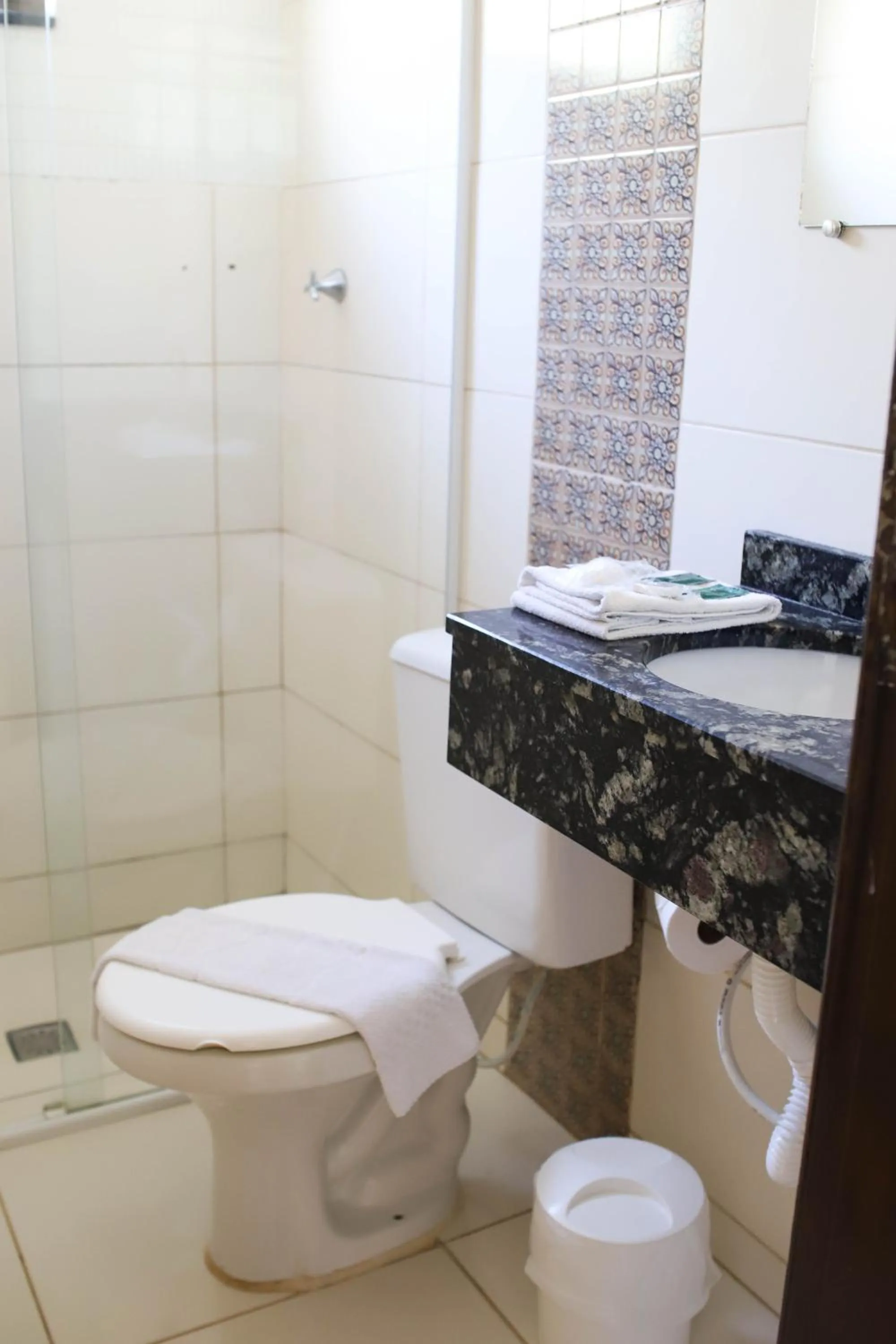 Shower in Hotel Holiday Foz