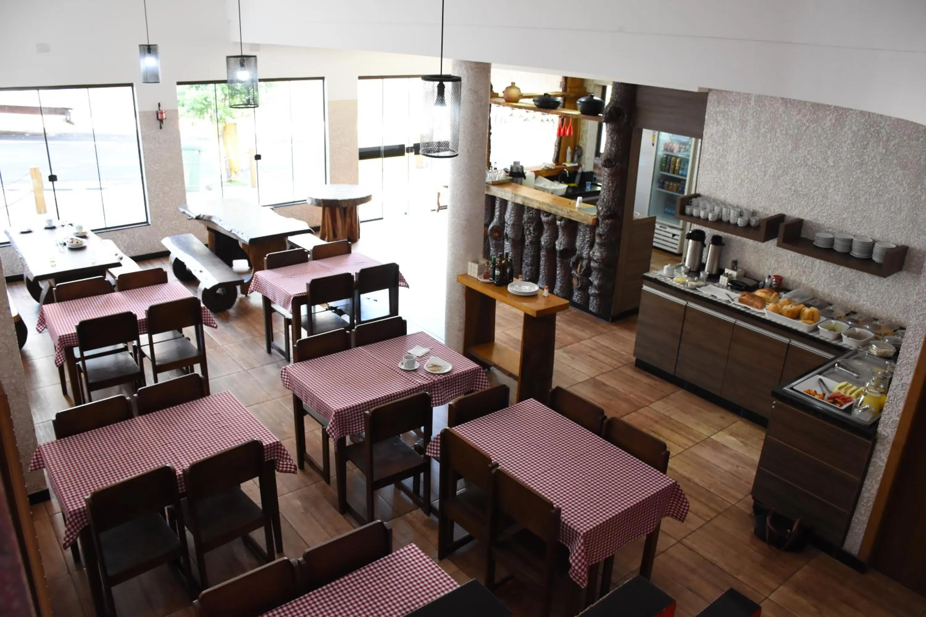 Restaurant/places to eat in Hotel Holiday Foz