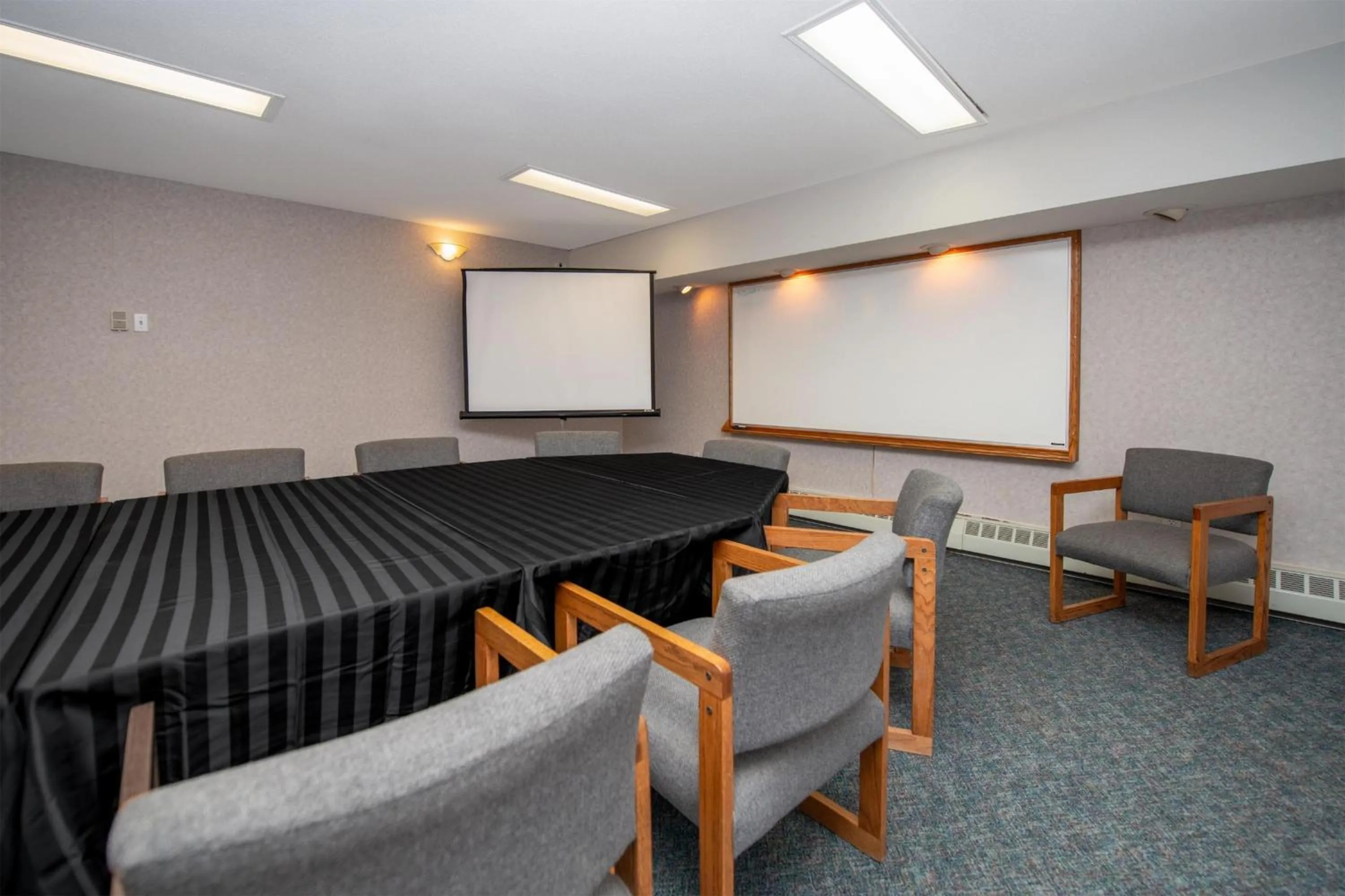 Meeting/conference room in Coast Fort St John Hotel