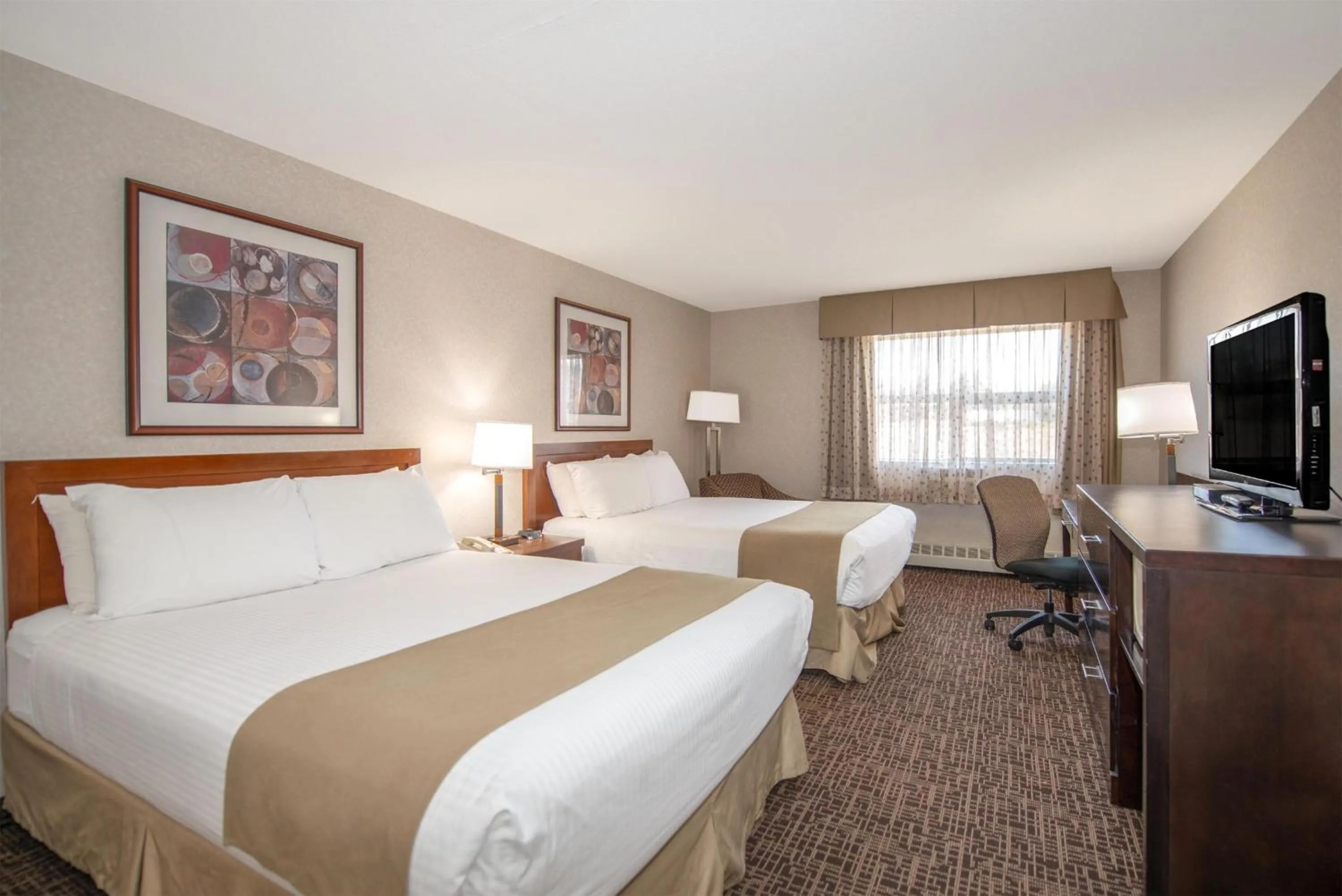 Bedroom, Bed in Coast Fort St John Hotel