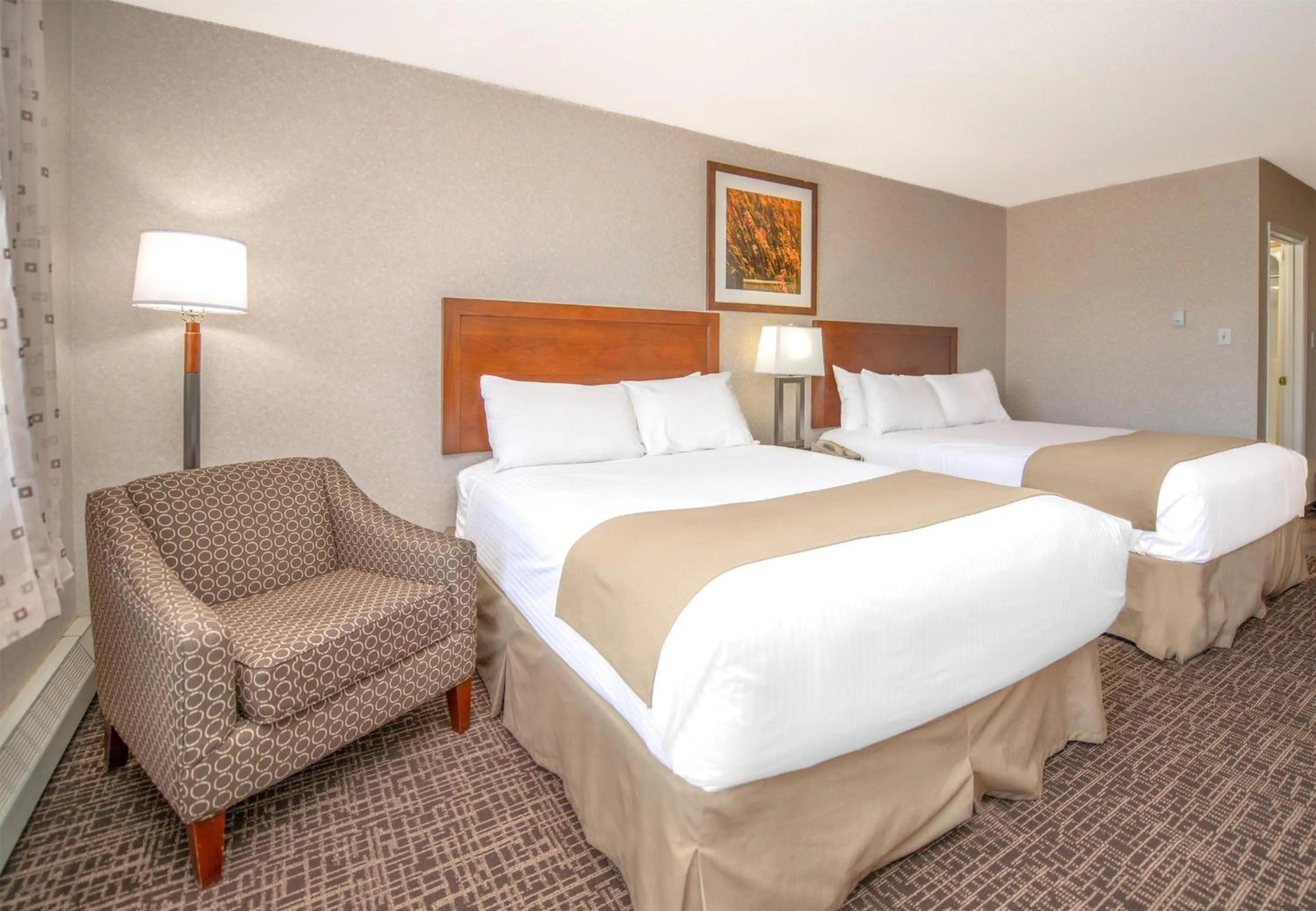 Bedroom, Bed in Coast Fort St John Hotel