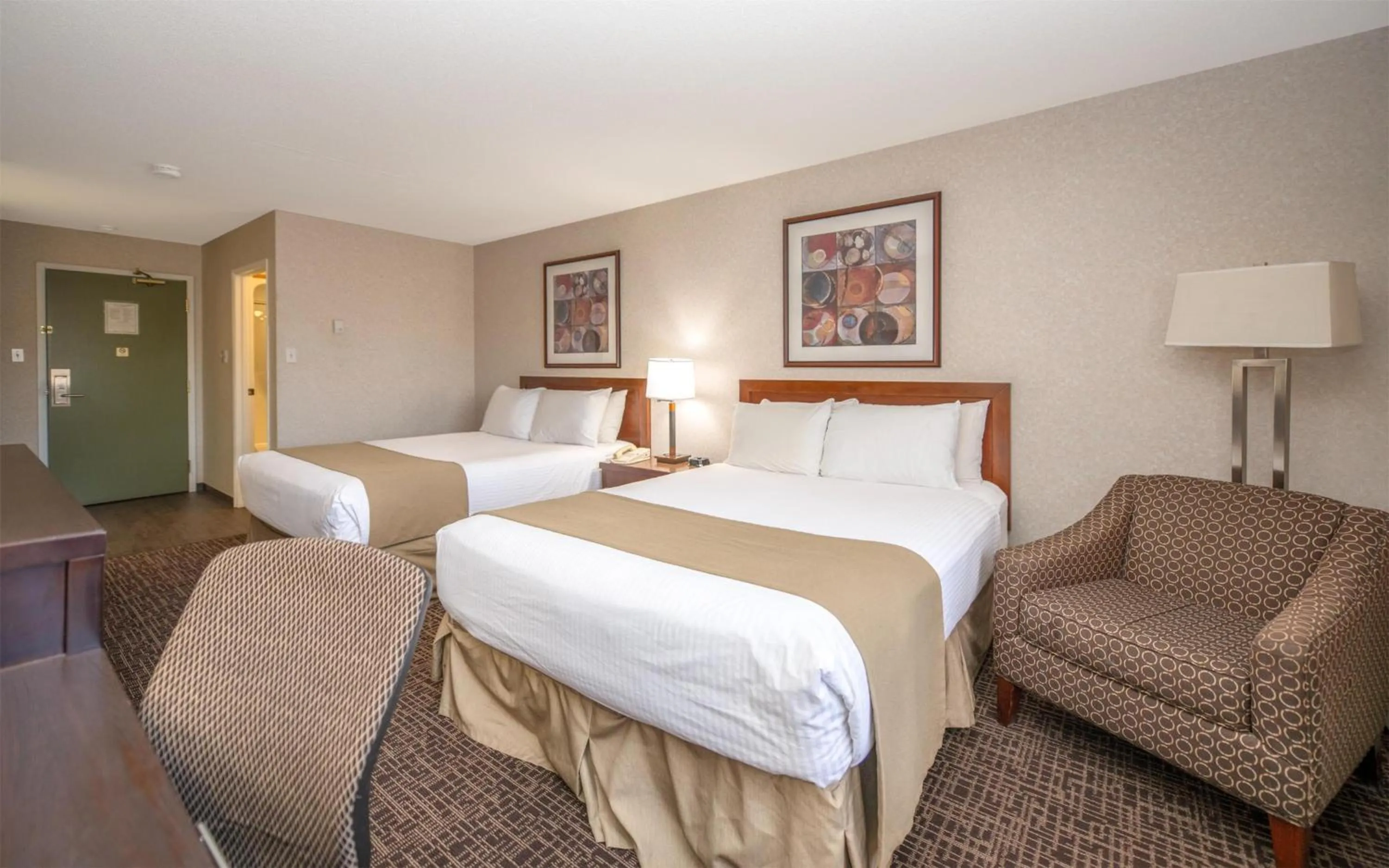 Bedroom, Bed in Coast Fort St John Hotel