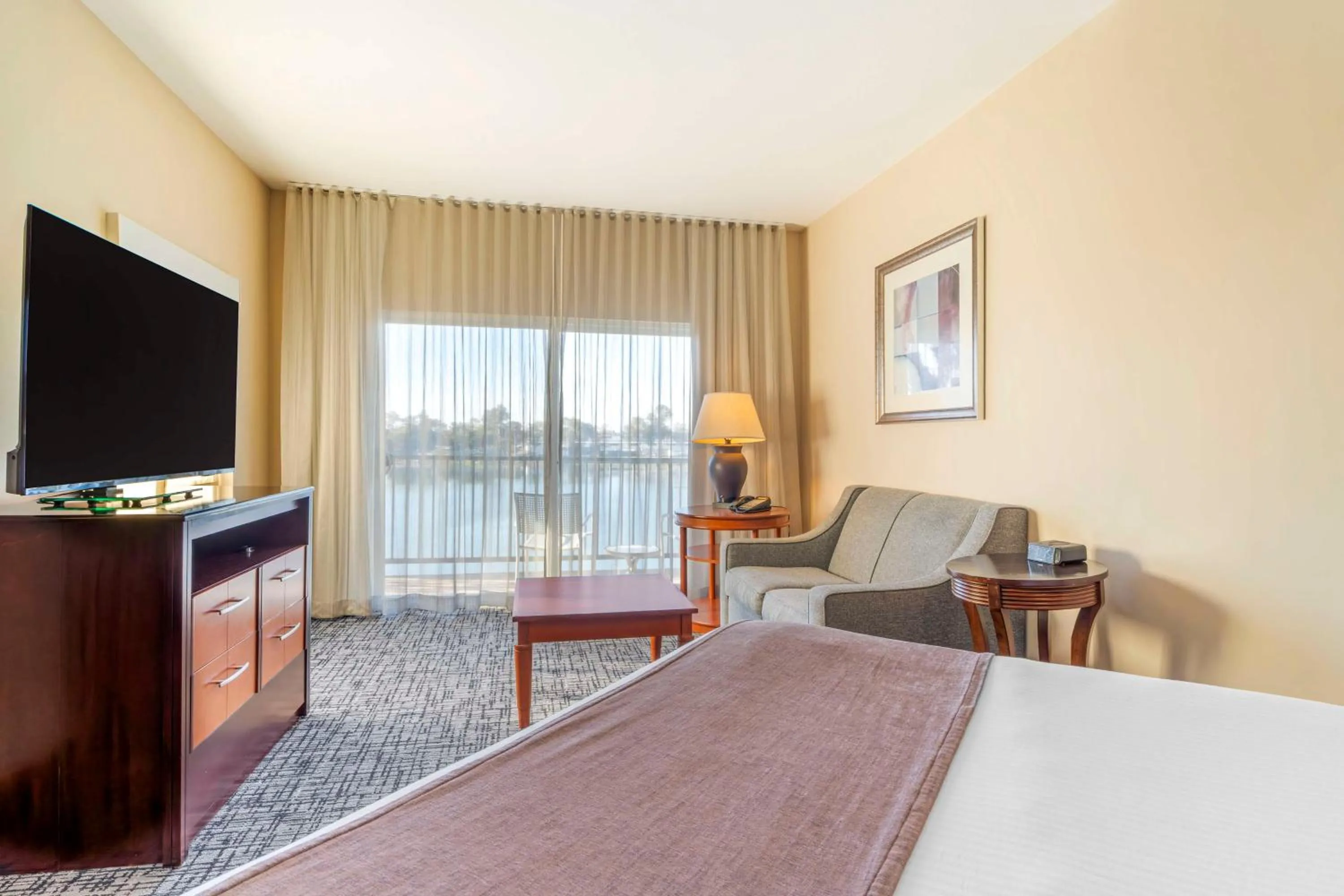 Bedroom, Bed in Best Western Plus Bayside Hotel