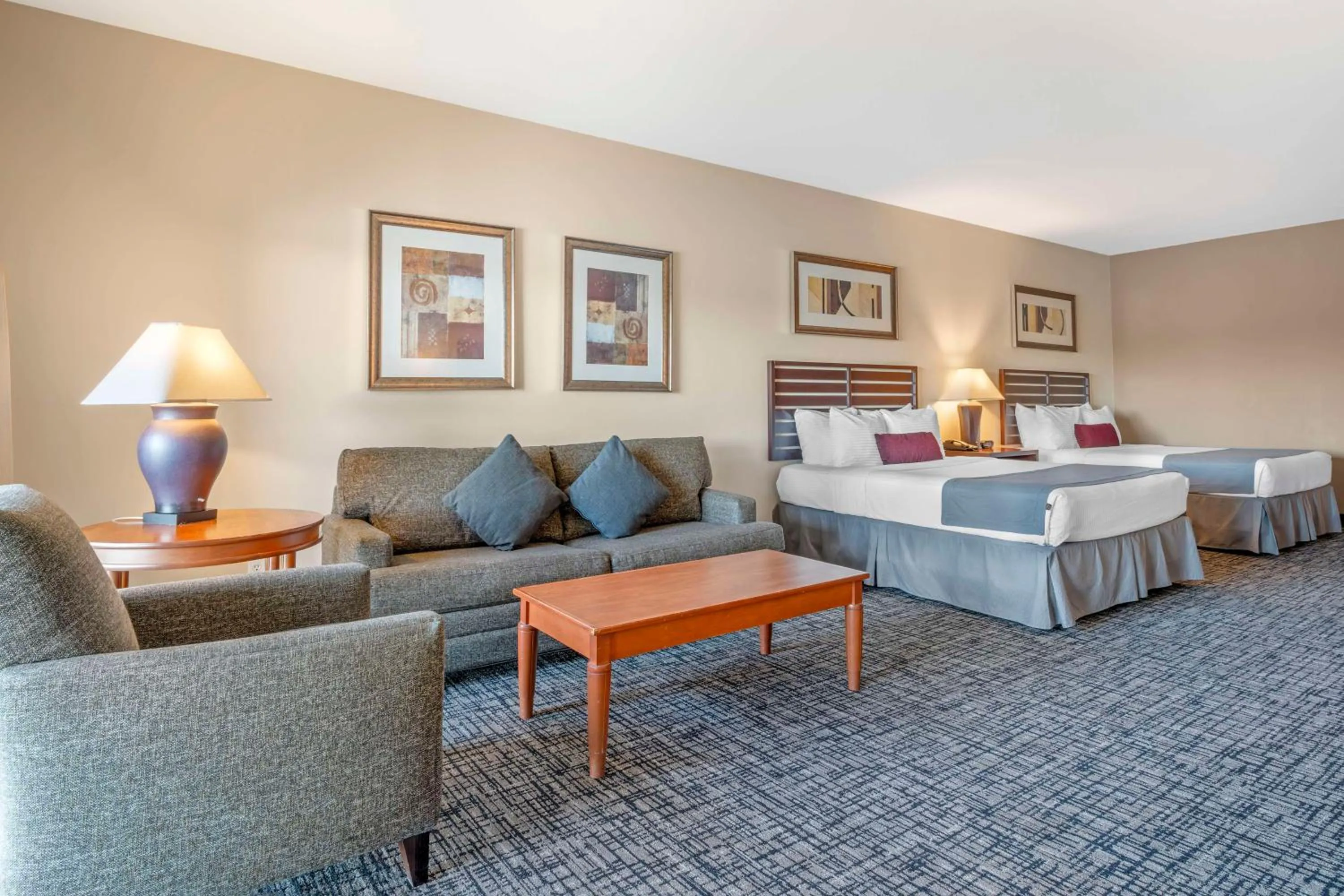 Bedroom in Best Western Plus Bayside Hotel