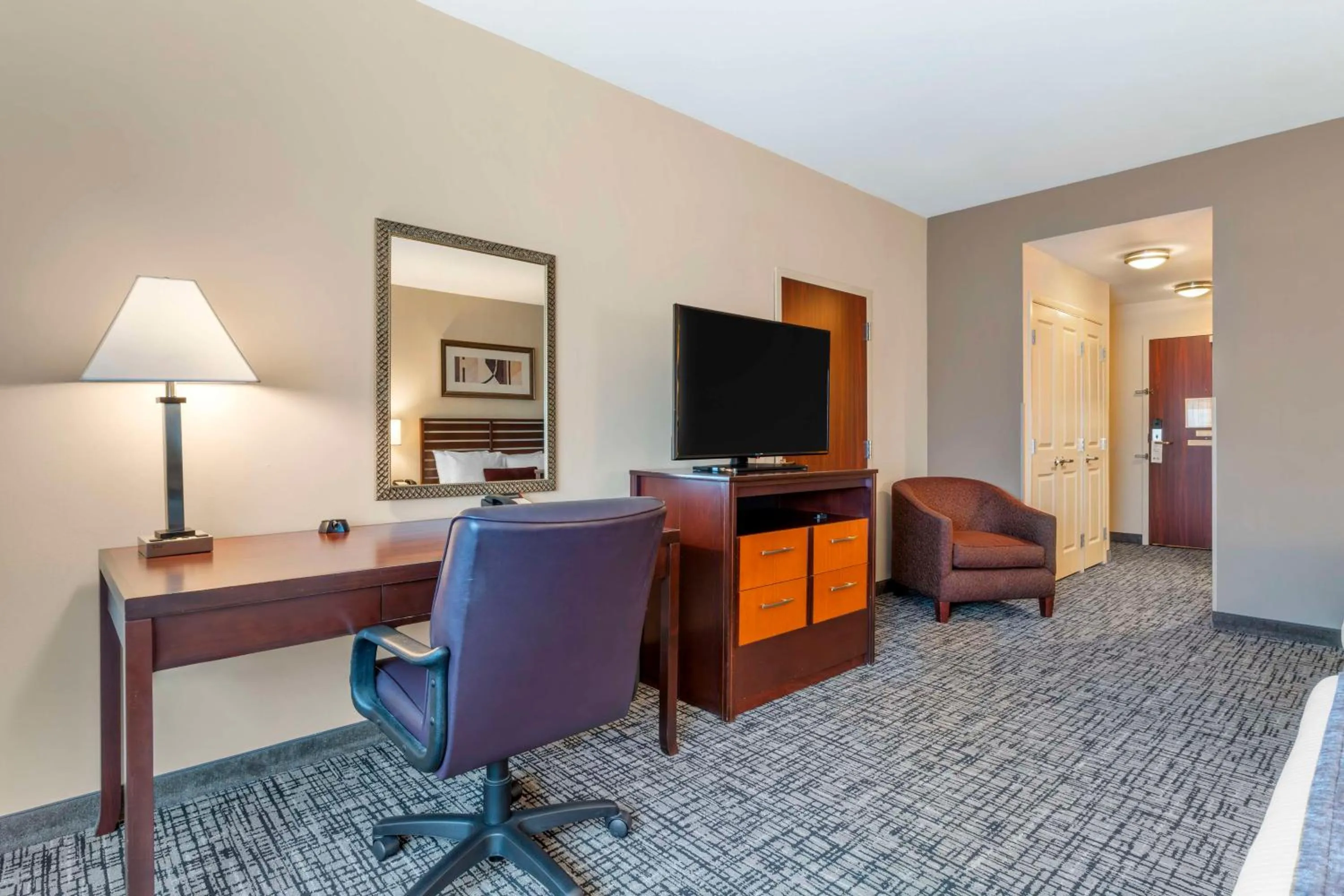 Bedroom in Best Western Plus Bayside Hotel