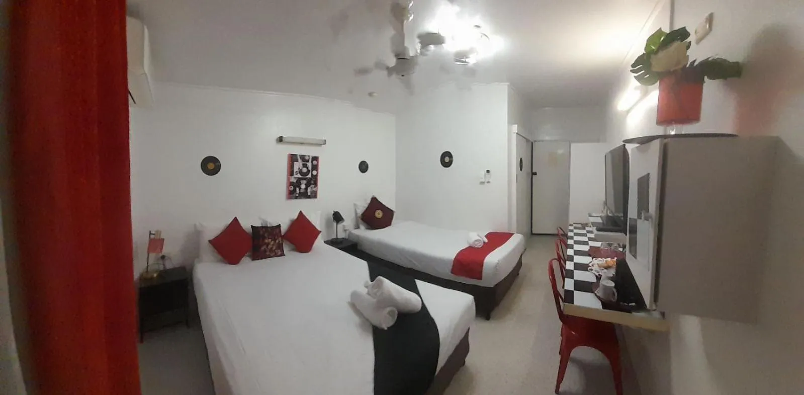 Photo of the whole room, Bed in Nationwide Motel