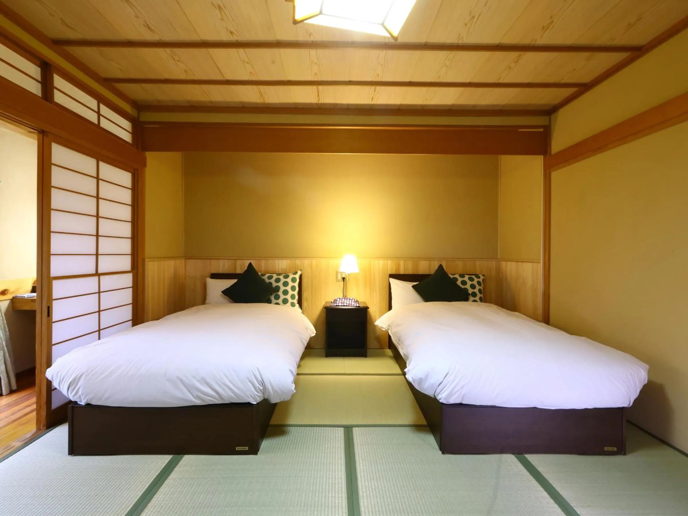Photo of the whole room, Bed in Kamei no Yu