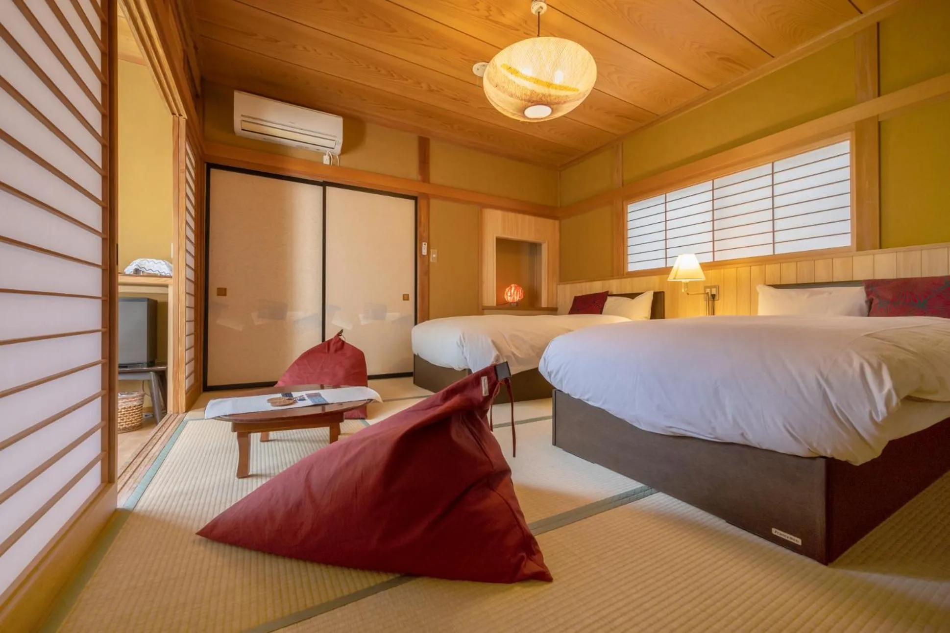 Photo of the whole room, Bed in Kamei no Yu