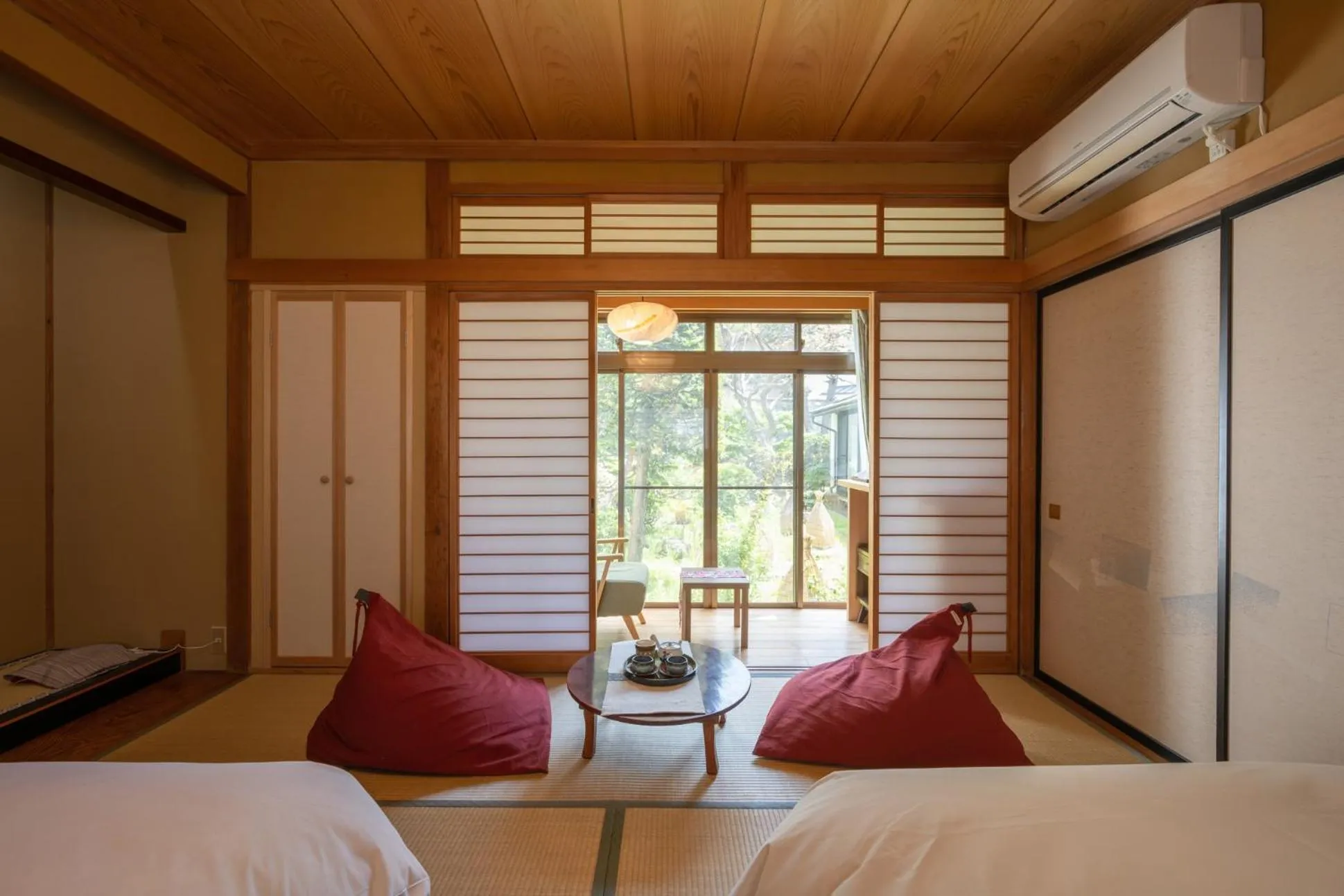 Photo of the whole room, Bed in Kamei no Yu