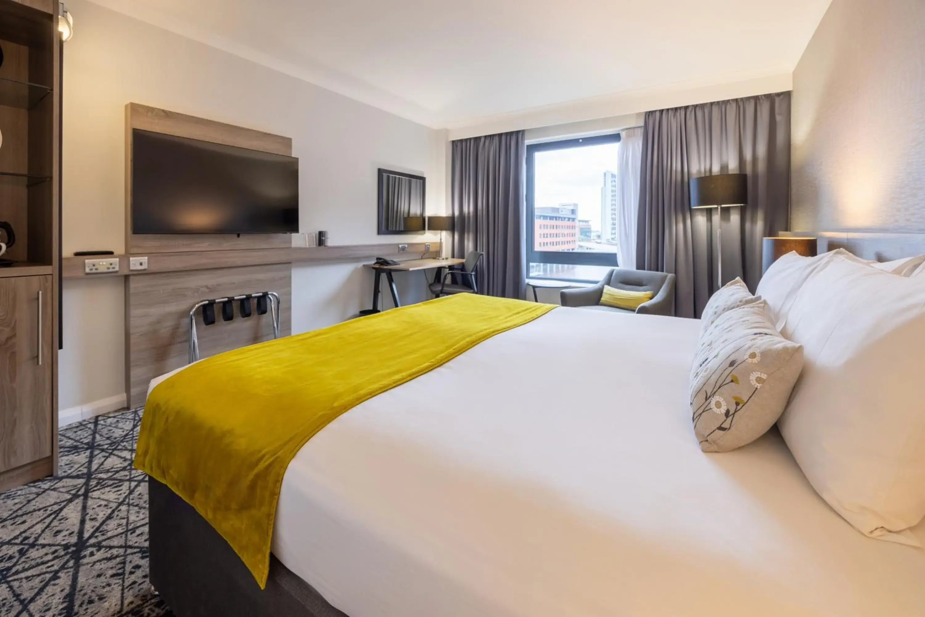 Premium King Room with River View - Lounge Access in Crowne Plaza Liverpool City Centre by IHG Premium King Room with River View - Lounge Access in Crowne Plaza Liverpool City Centre by IHG