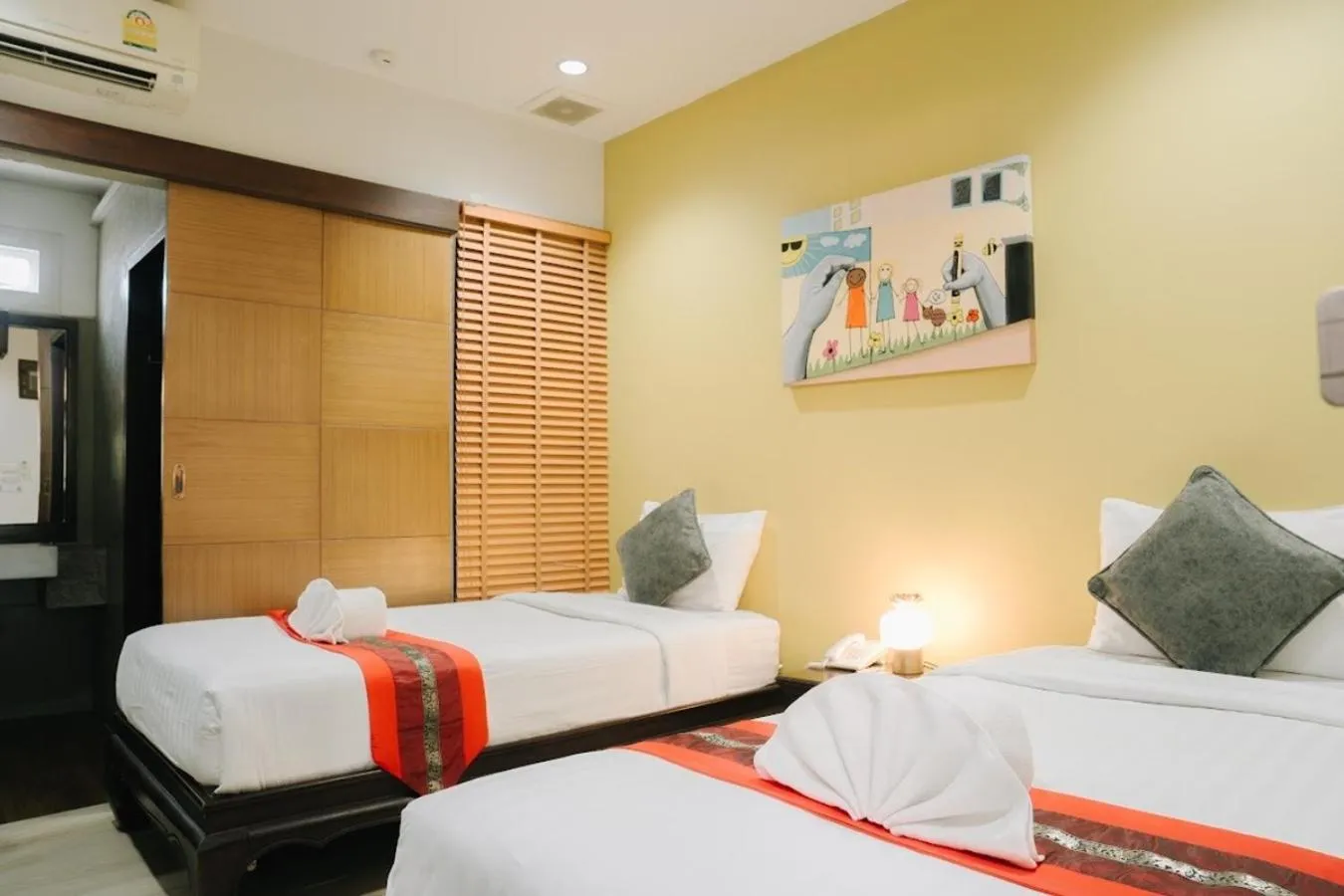 Photo of the whole room, Bed in Le Canal Boutique House