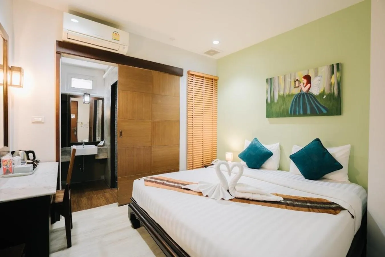 Photo of the whole room, Bed in Le Canal Boutique House