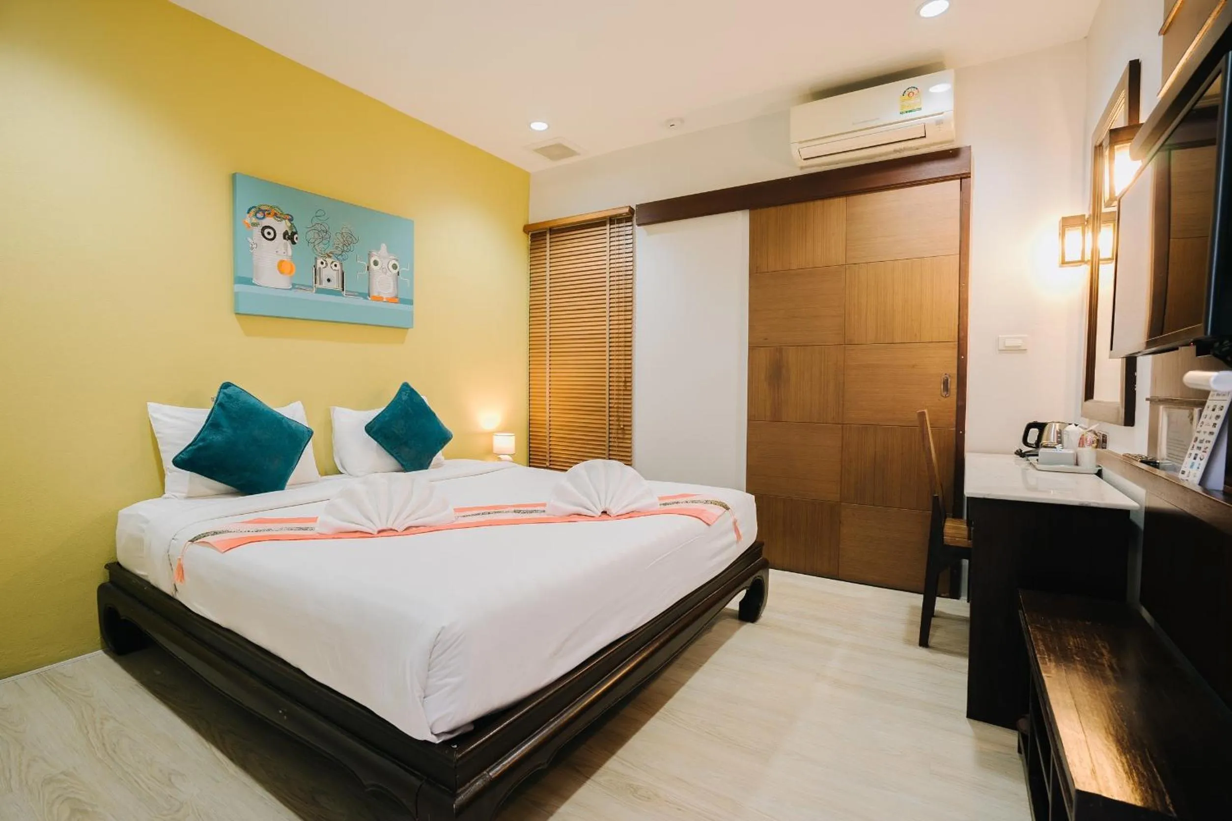 Photo of the whole room, Bed in Le Canal Boutique House