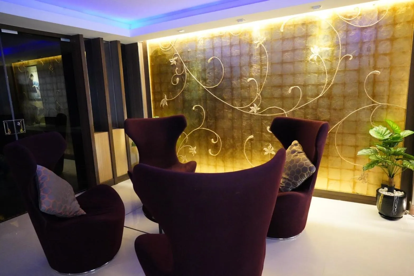 Seating area in iCheck inn Nana by Aspira