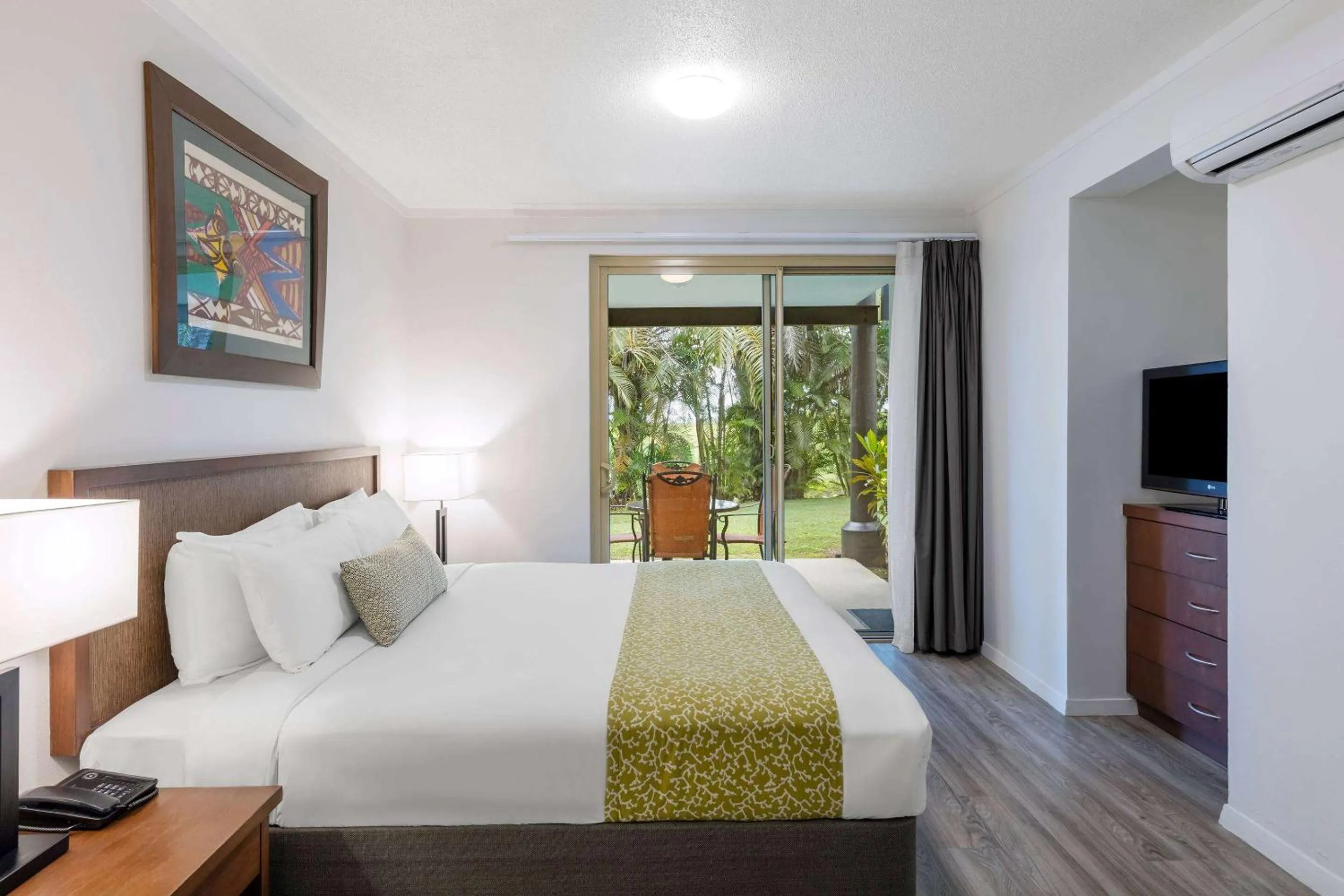 Photo of the whole room, Bed in Club Wyndham Denarau Island, Trademark Collection by Wyndham