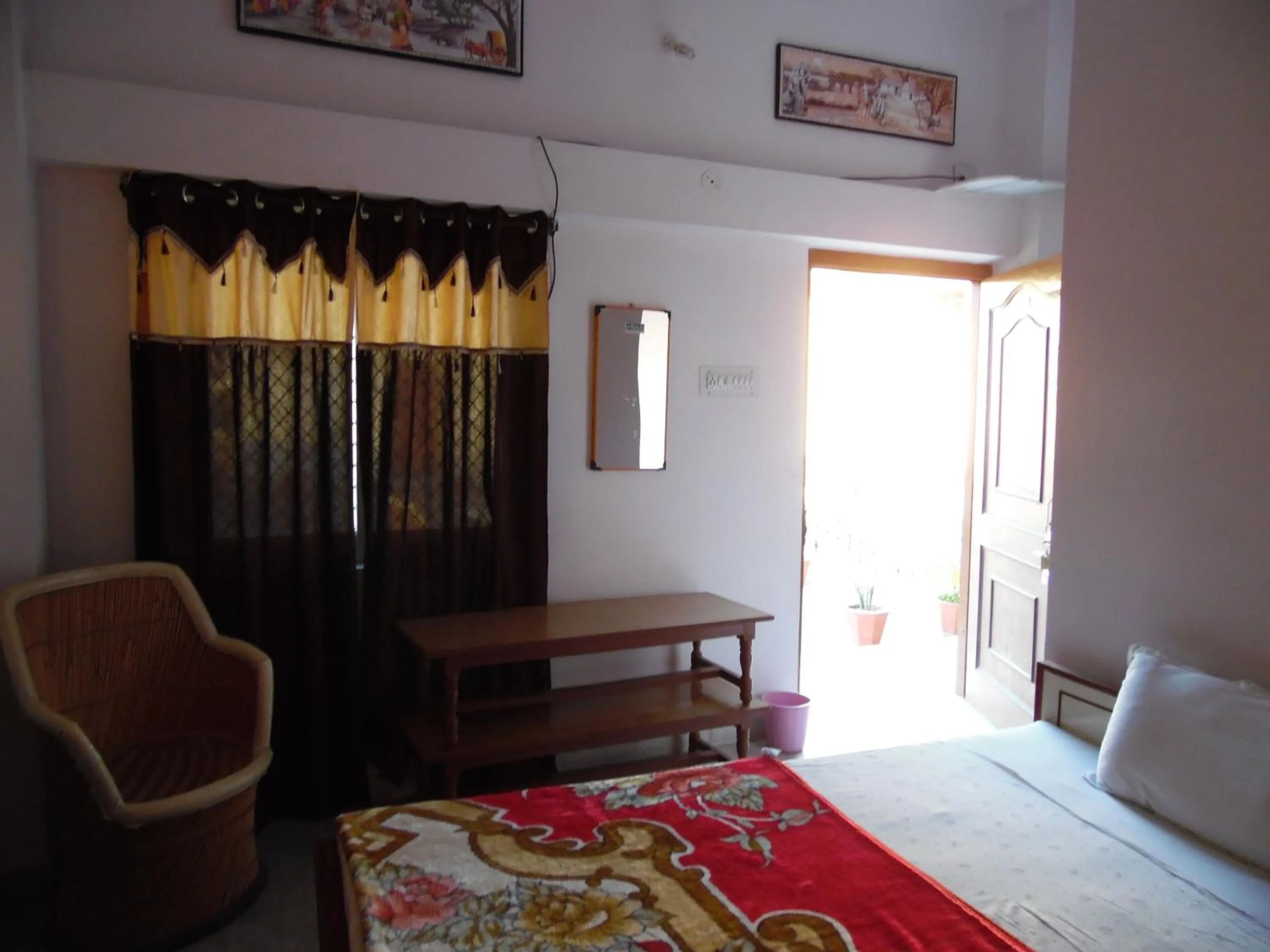 Living room, Bed in Keshav Palace