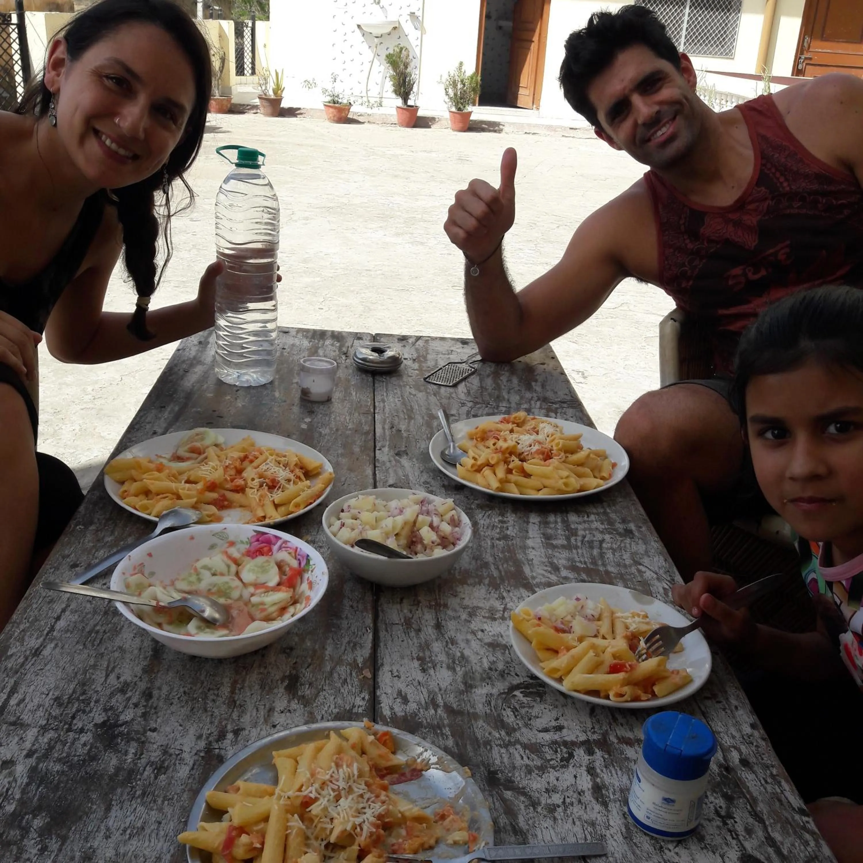 Food and drinks in Keshav Palace